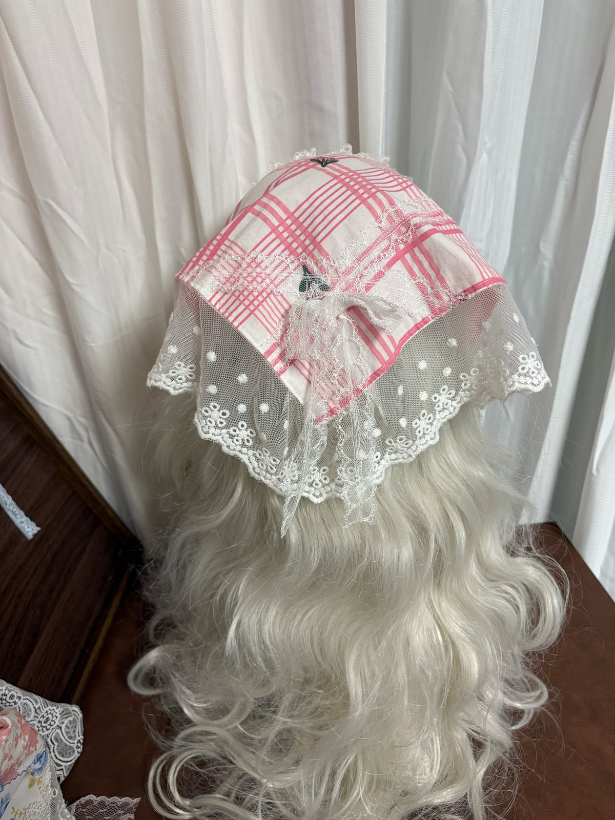 Wendbares Blumen-Spitzen-Kopftuch Bonnet