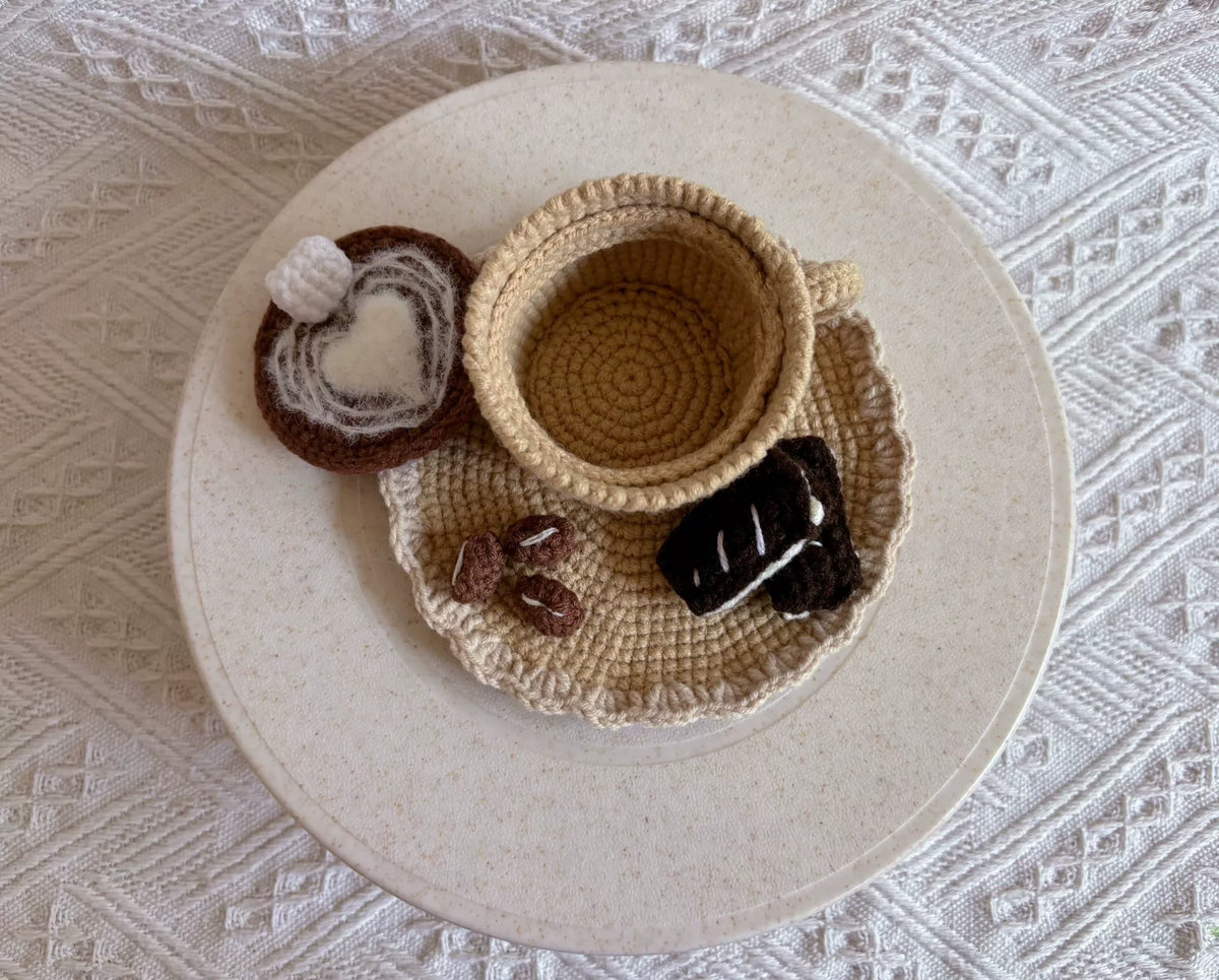 Set contenitore tazza da caffè all'uncinetto con vassoio