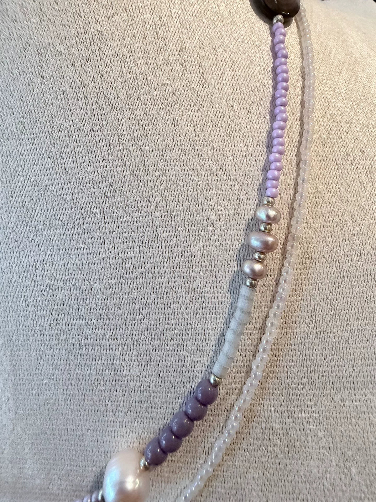Handgefertigte violette Perlenkette mit Süßwasserzuchtperlen