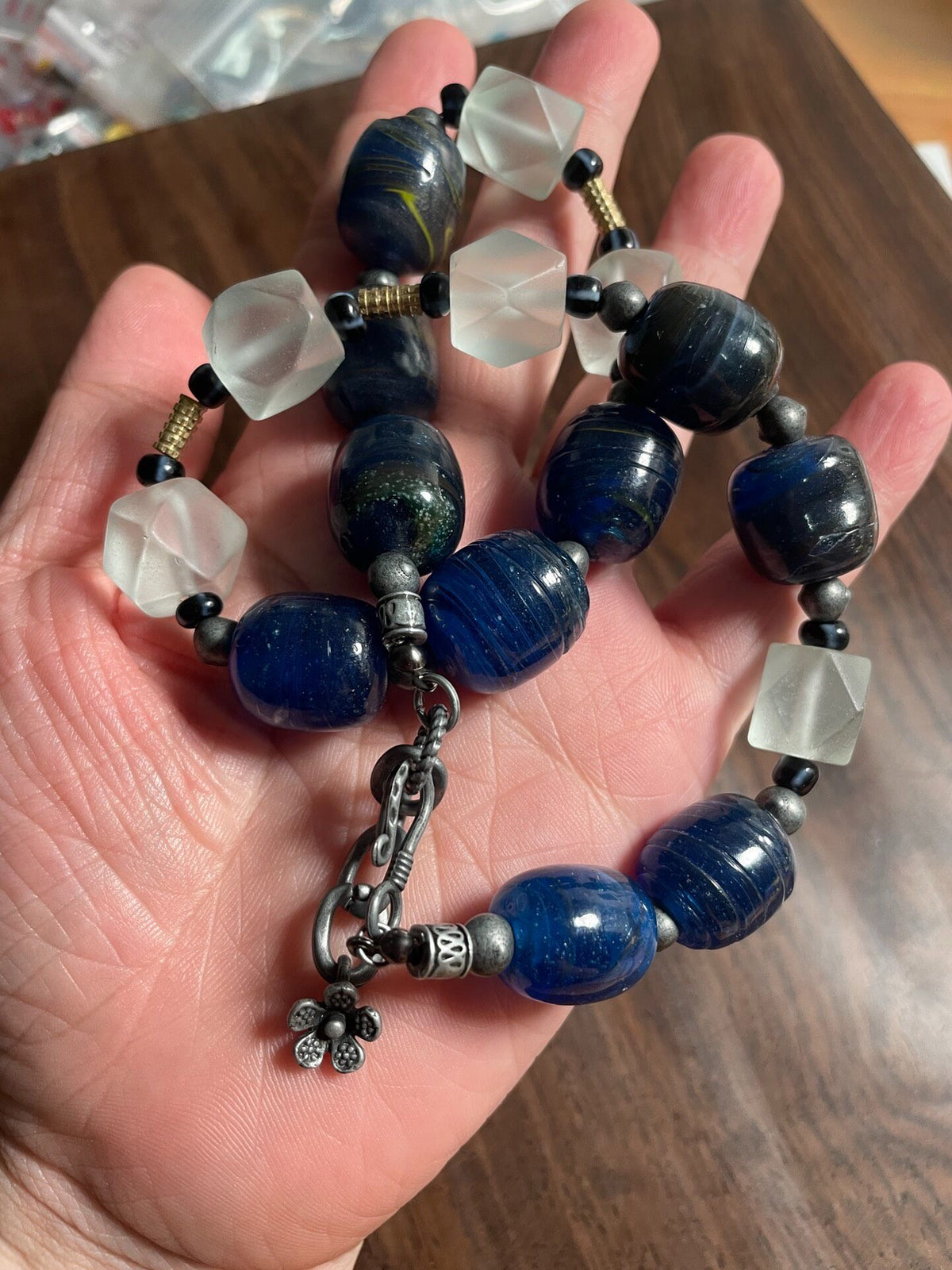 Collar de cuentas de lapislázuli azul