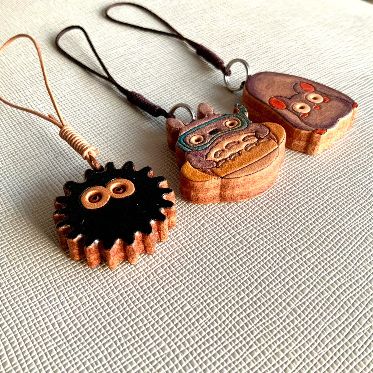 Porte-clés artisanaux en cuir avec cordons