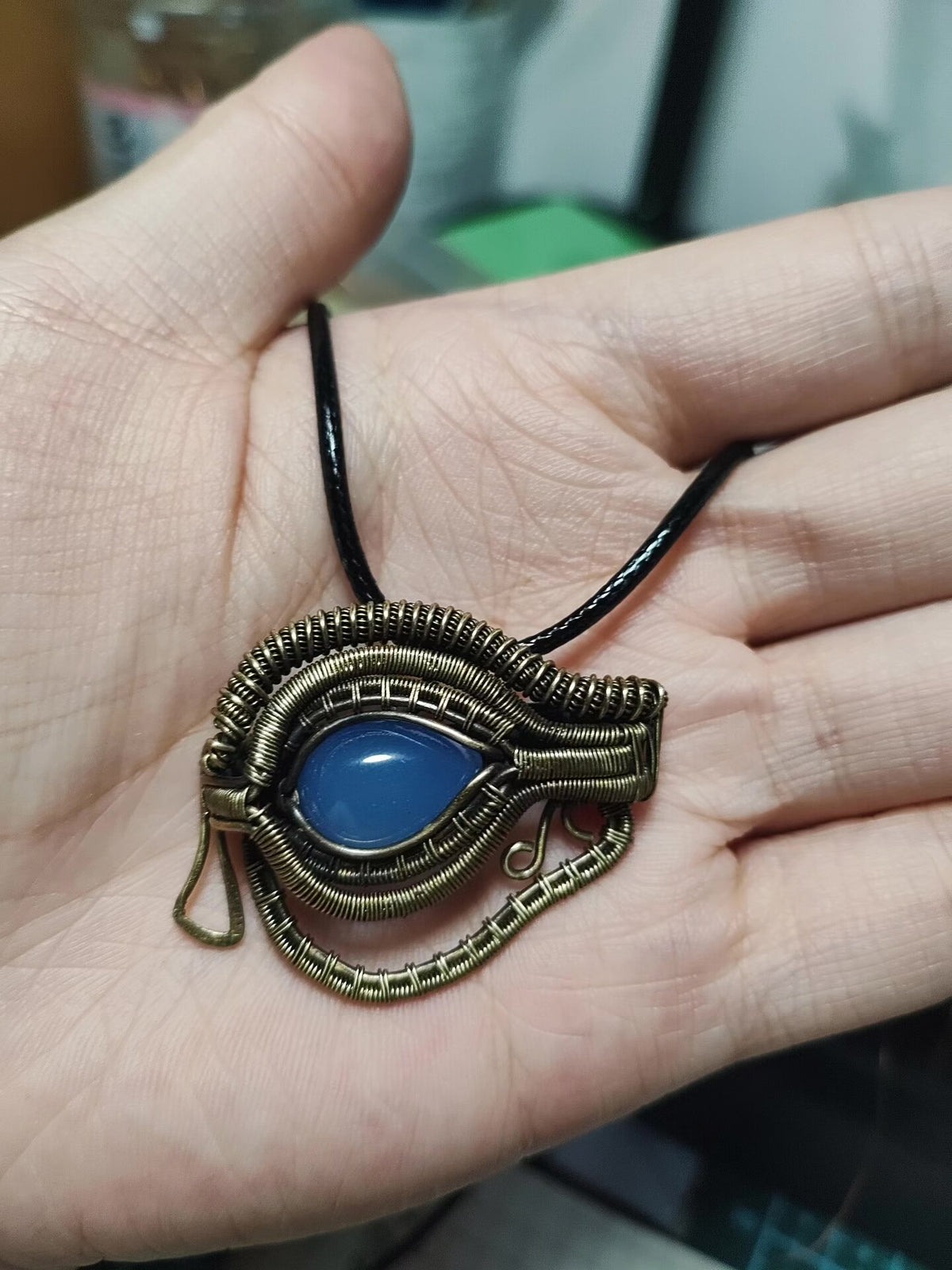 Eye of Horus Wire Wrapped Pendant Blauwe Chalcedon
