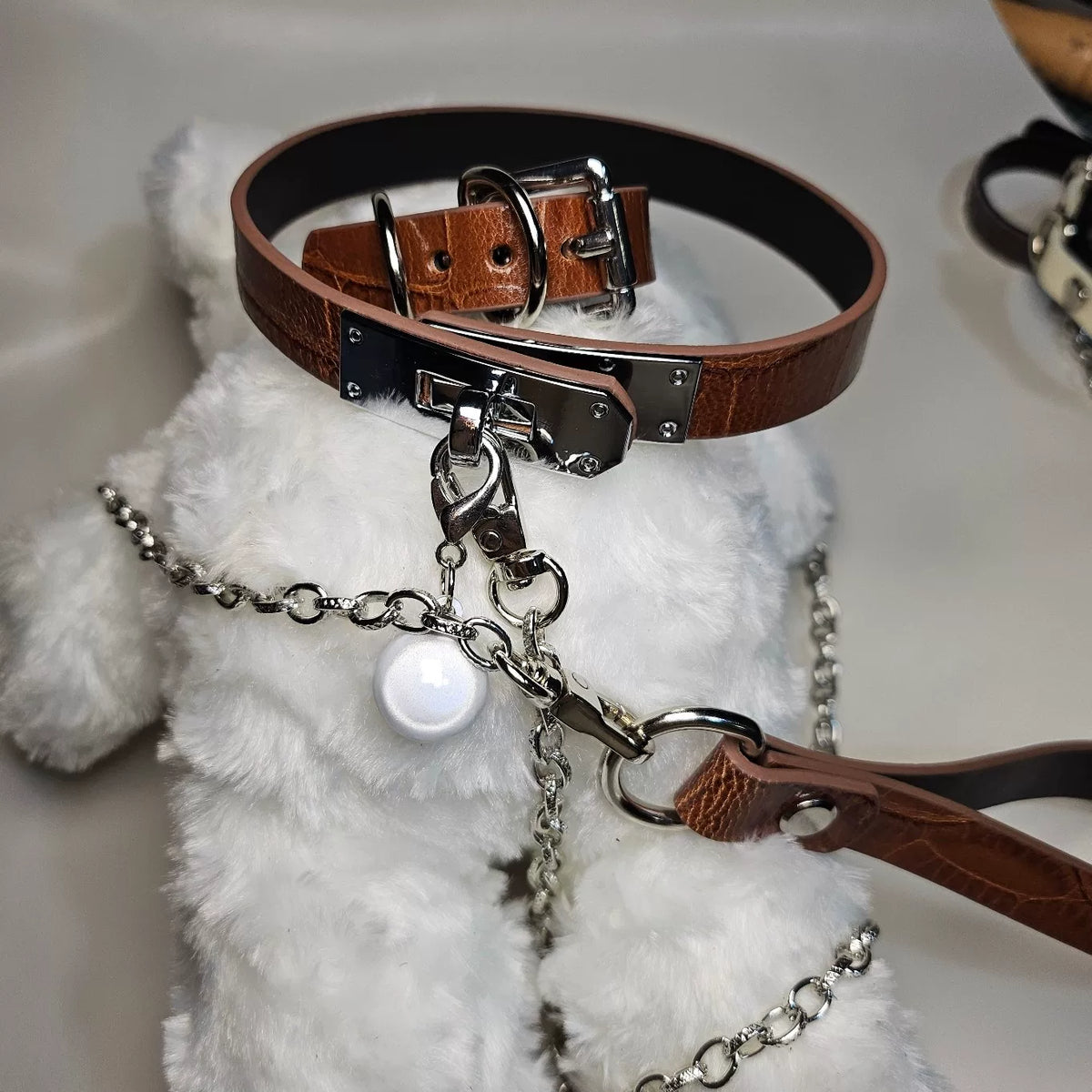 Coleira Choker em Couro com Grão de Bambu Feita à Mão