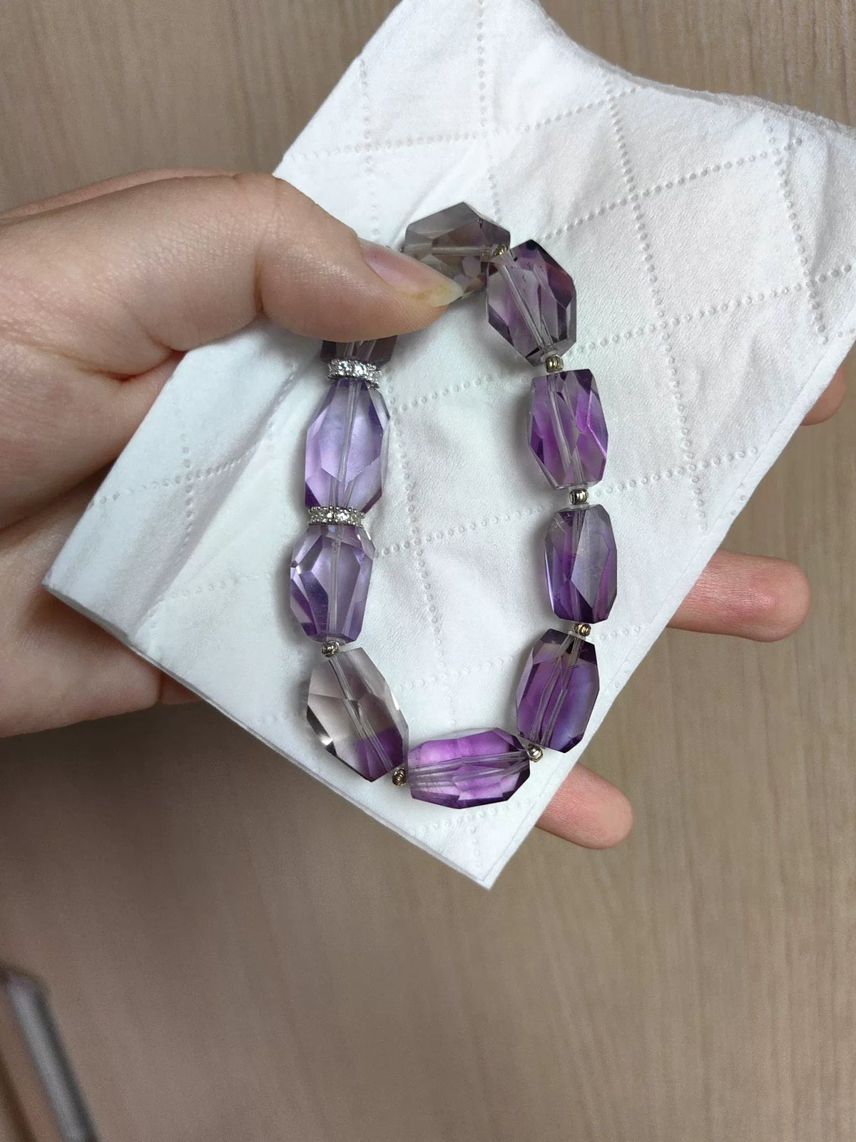 Pulsera de amatista brasileña con talla de diamante y forma libre