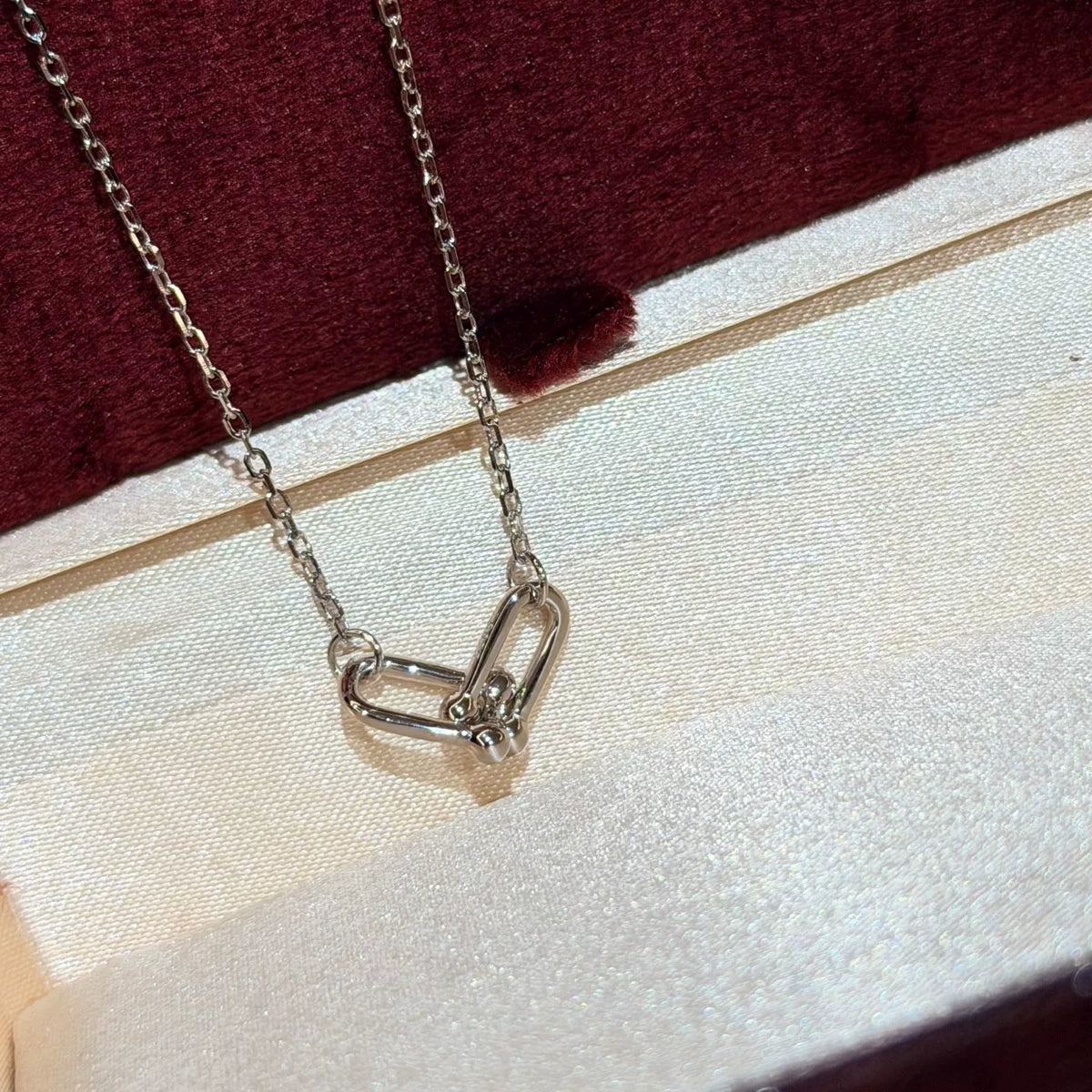 S925 Silver Interlocking Oval Pendant Necklace