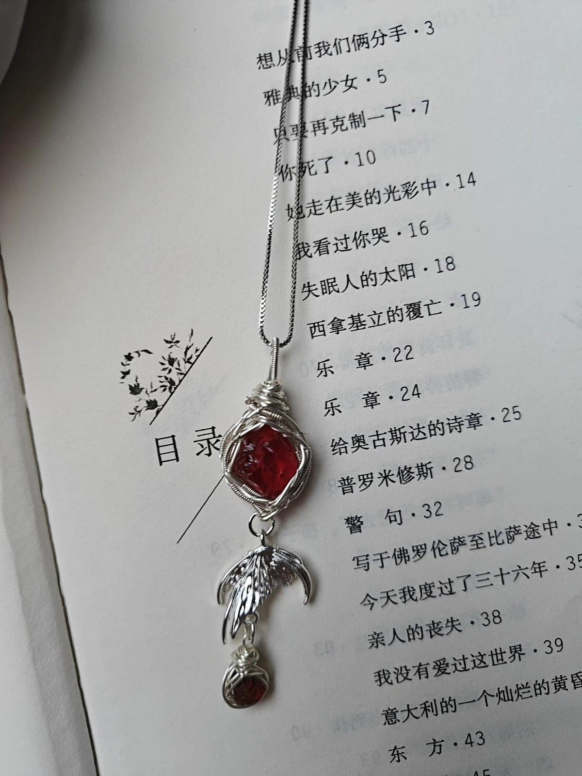 Collier en fil torsadé avec queue de sirène