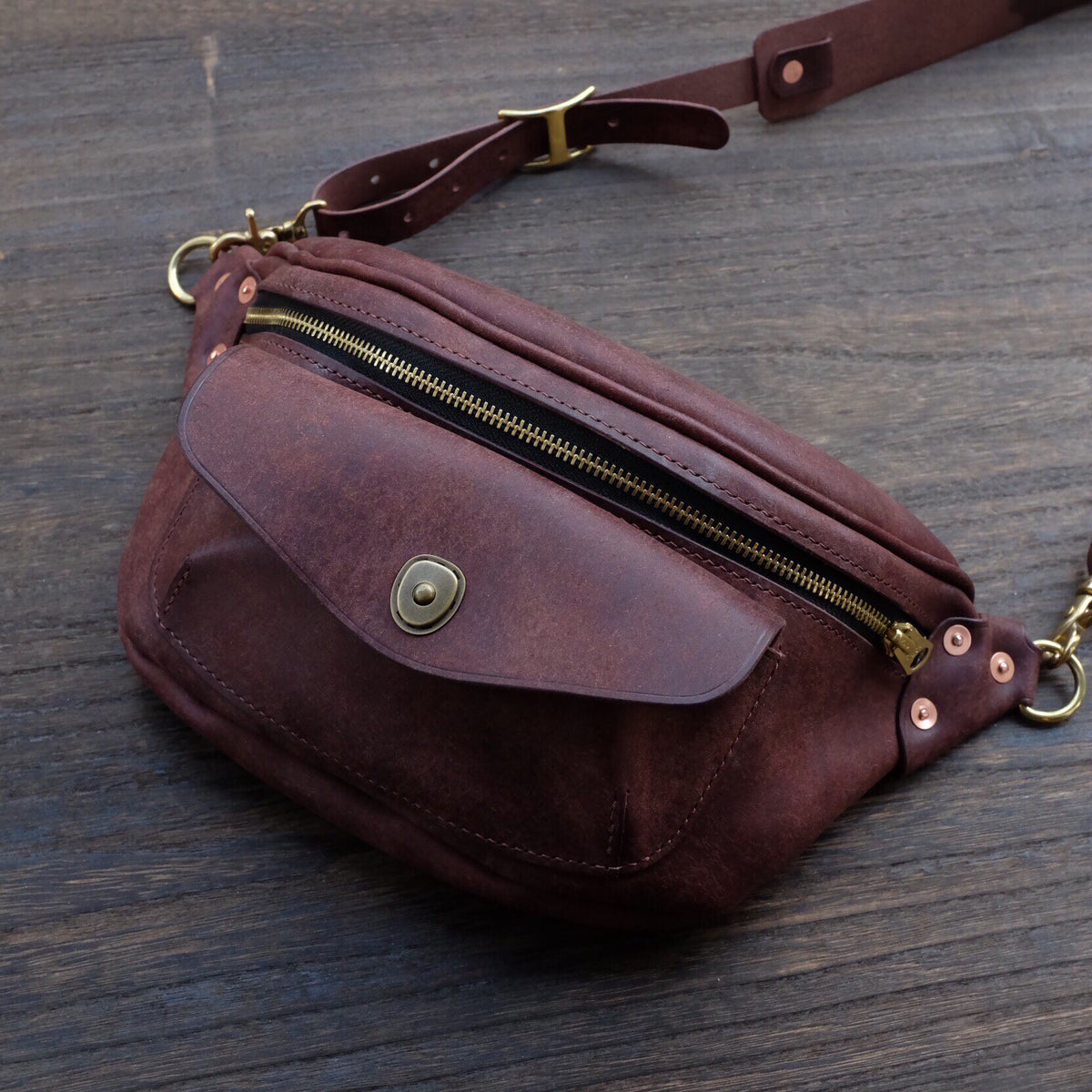 American Retro Leather Chest Bag Large
