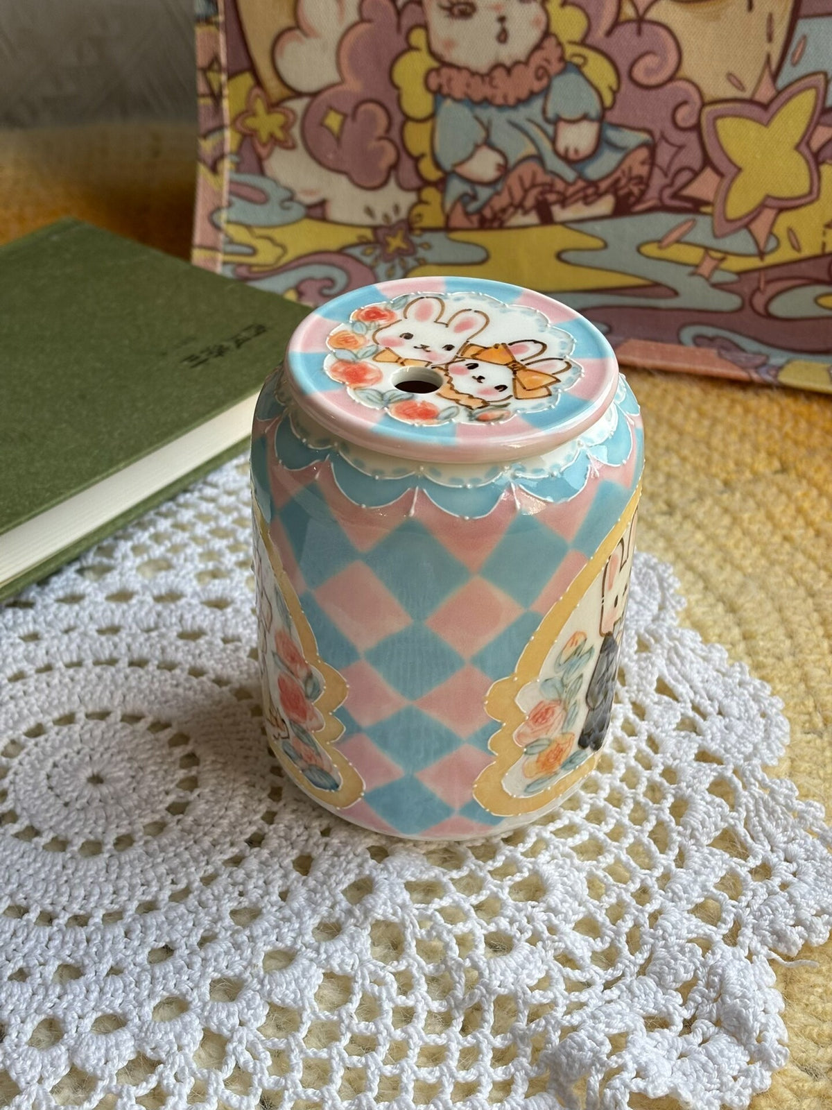 ハンドメイド陶器カップ 蓋付き うさぎデザイン
