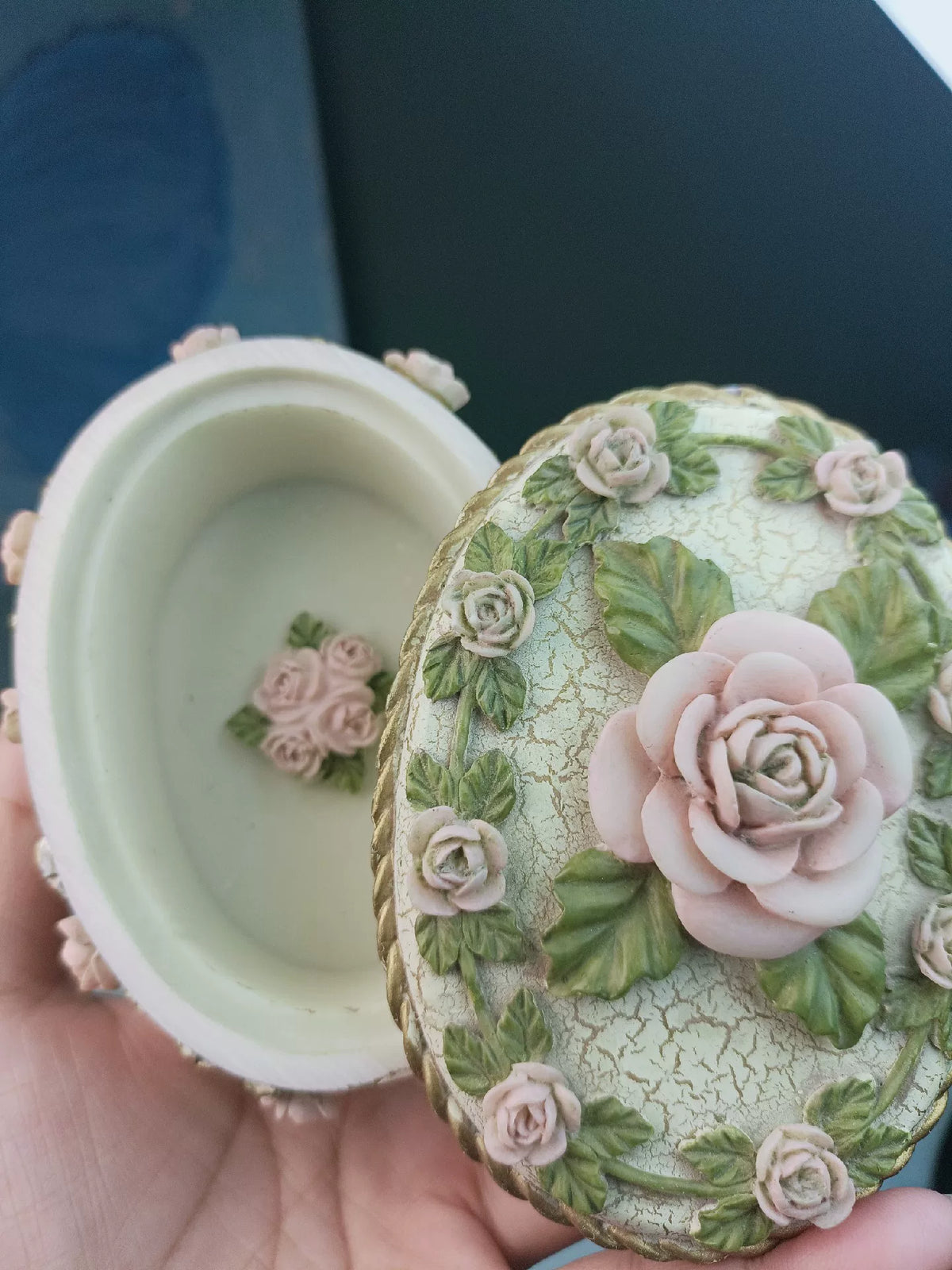 Contenitore in silicone con coperchio a rosa