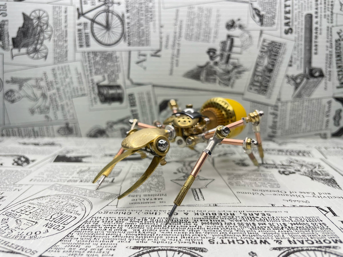 Scultura di Insetto Meccanico Steampunk in Metallo