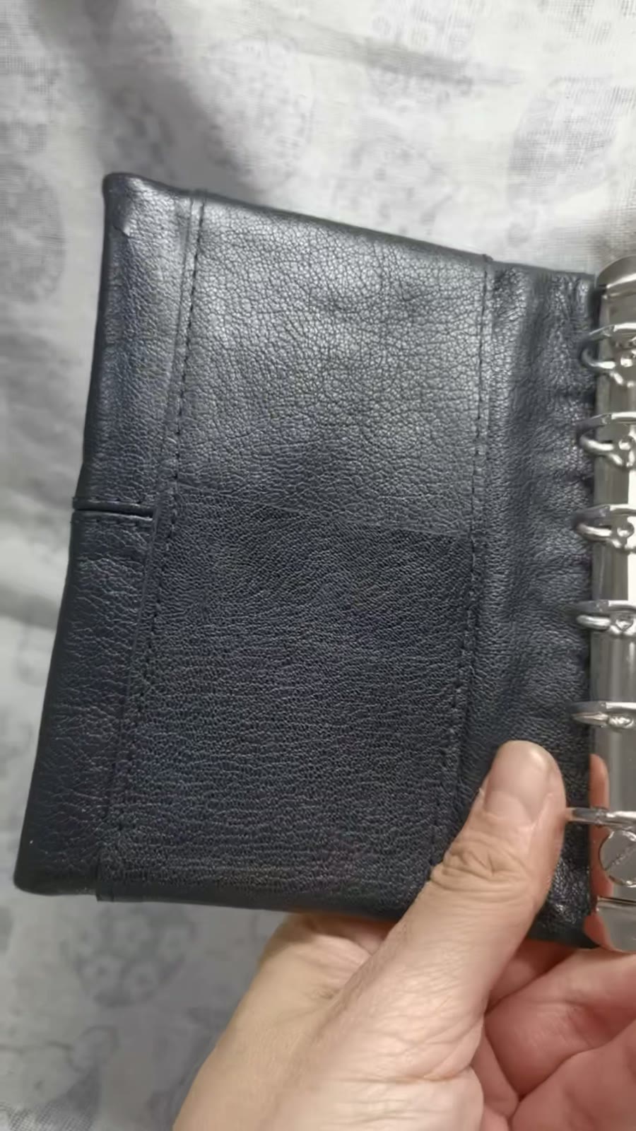 Capa para Agenda de Anéis A7 em Pele de Cabra Azul-Tinta