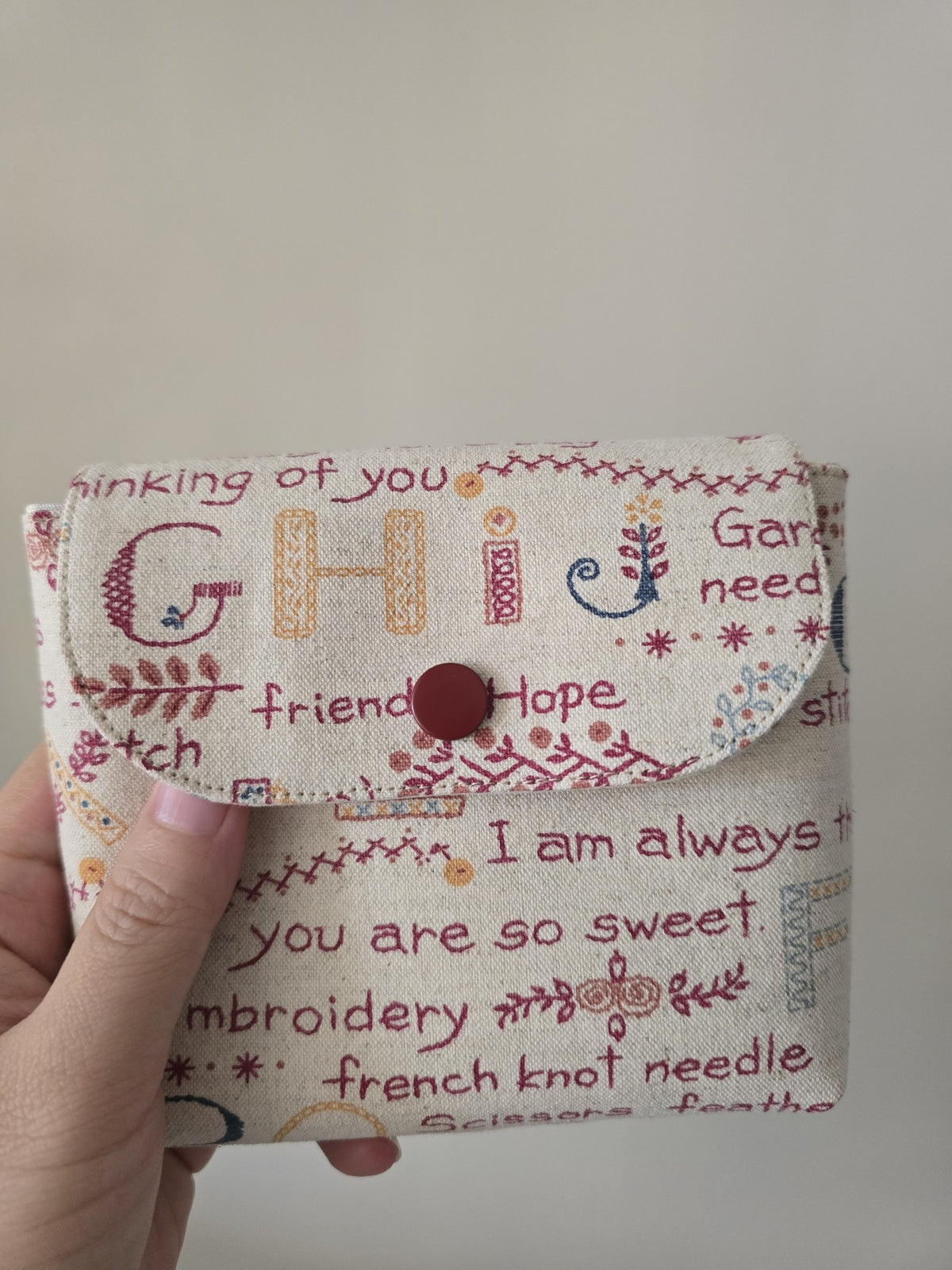 Handwritten English Print Small Pouch