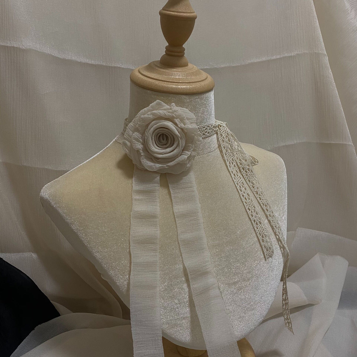 Beige Rose Lace Choker Wrist Flower