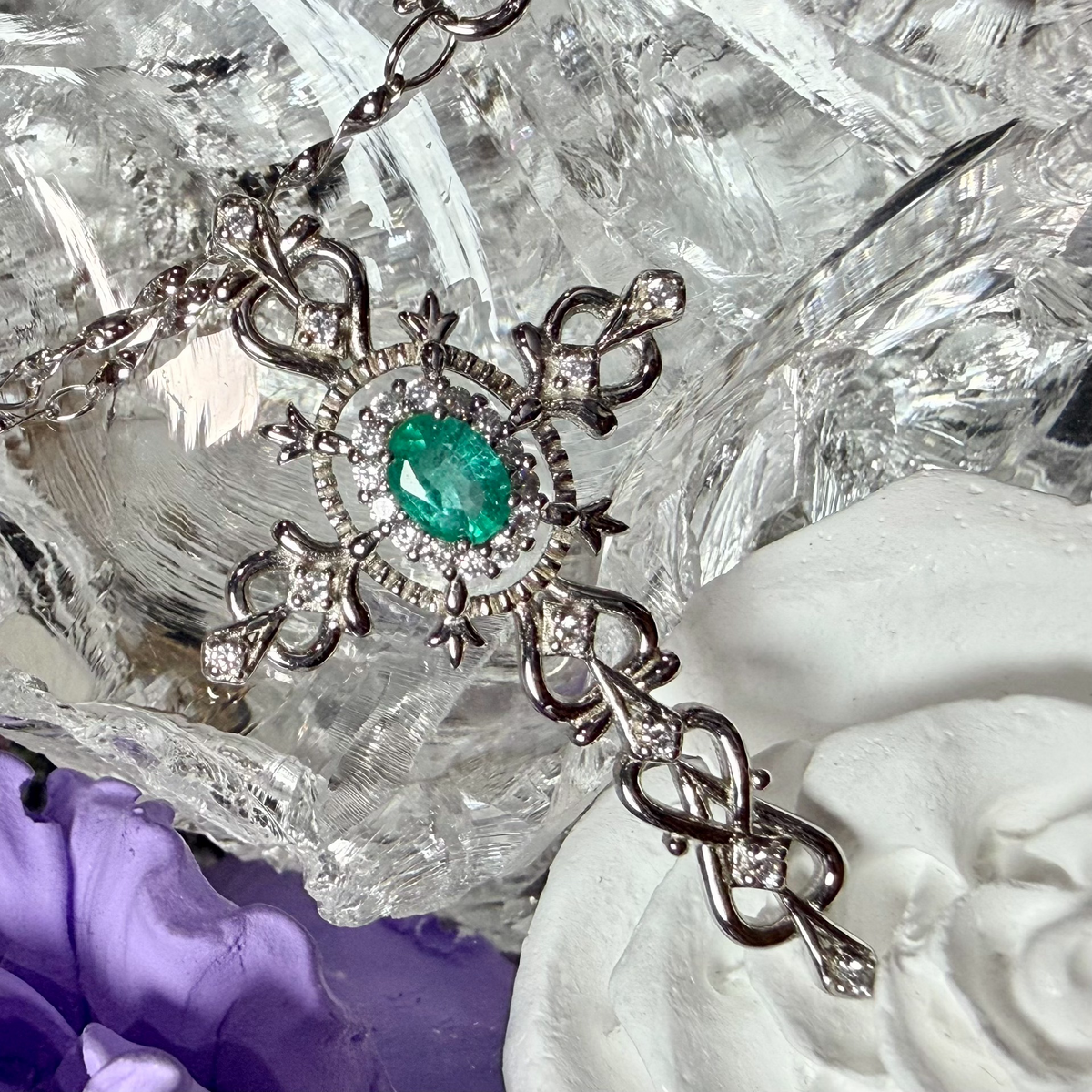Pendentif croix émeraude naturelle argent 925