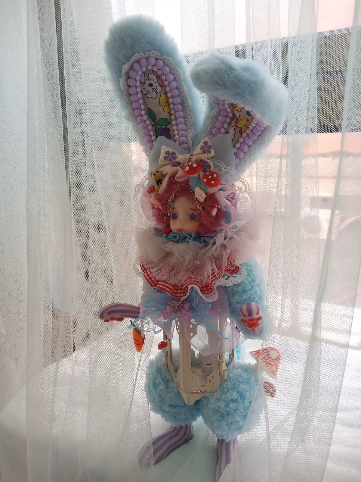 Ornement lanterne boîte à musique et lapin vintage