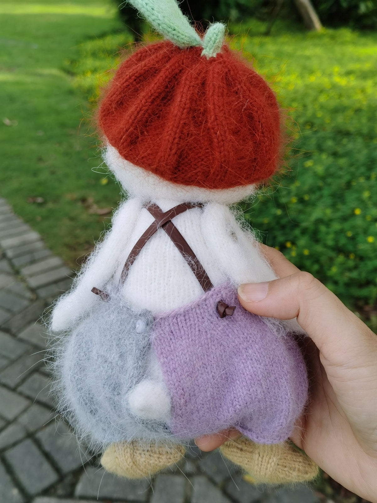 Handgjord stickad anka – mjukisleksak 22 cm