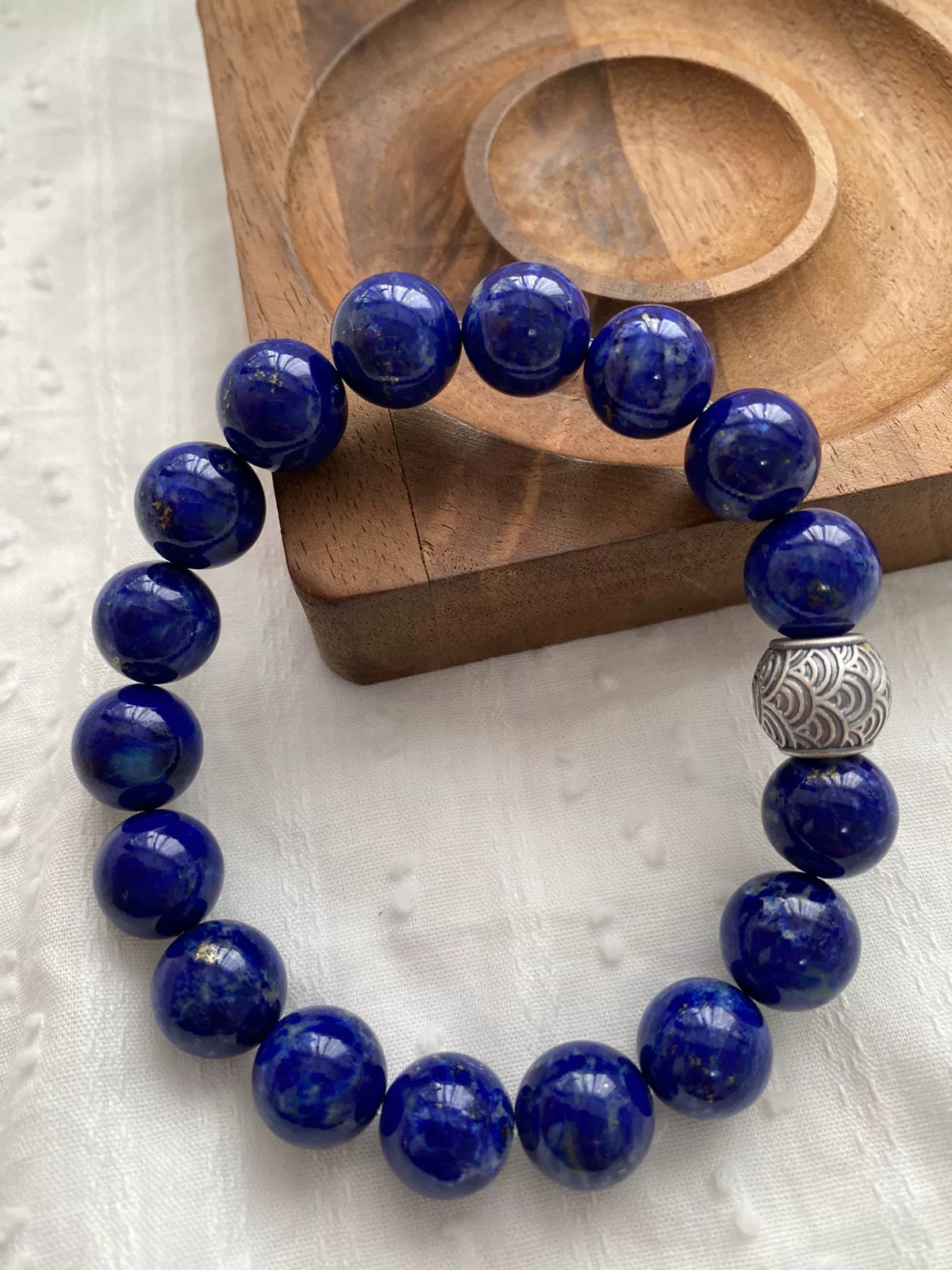 Bracciale a sfere in lapislazzuli con dettaglio in argento sterling