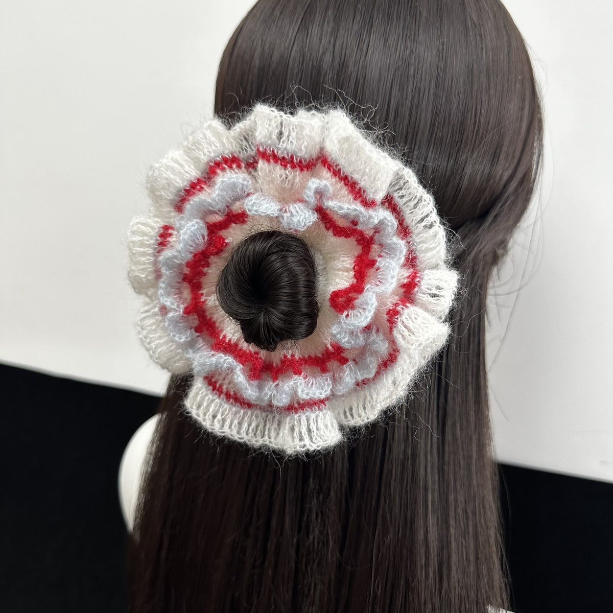 Elástico de Cabelo em Croché com Folhos Branco-Creme Feito à Mão
