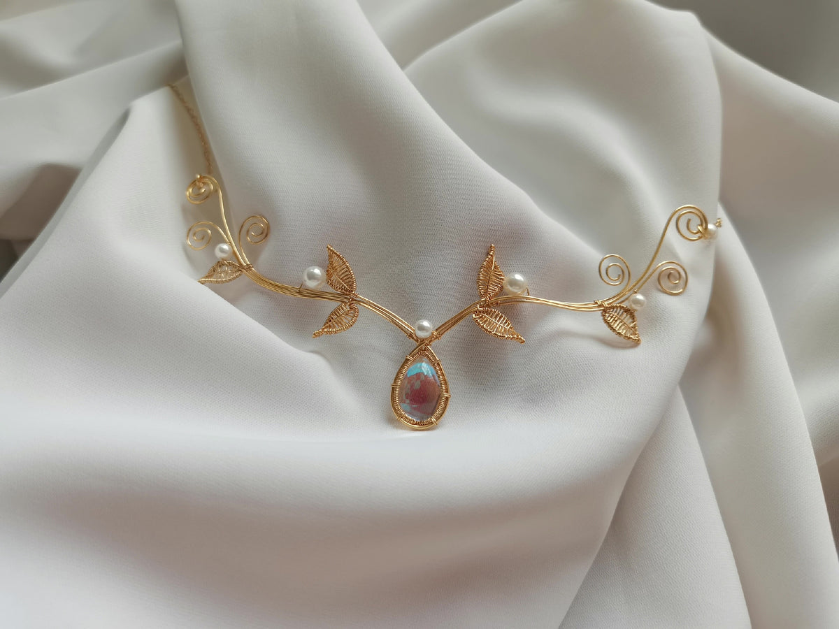 Guldfylld vinhalsband med måstenglas
