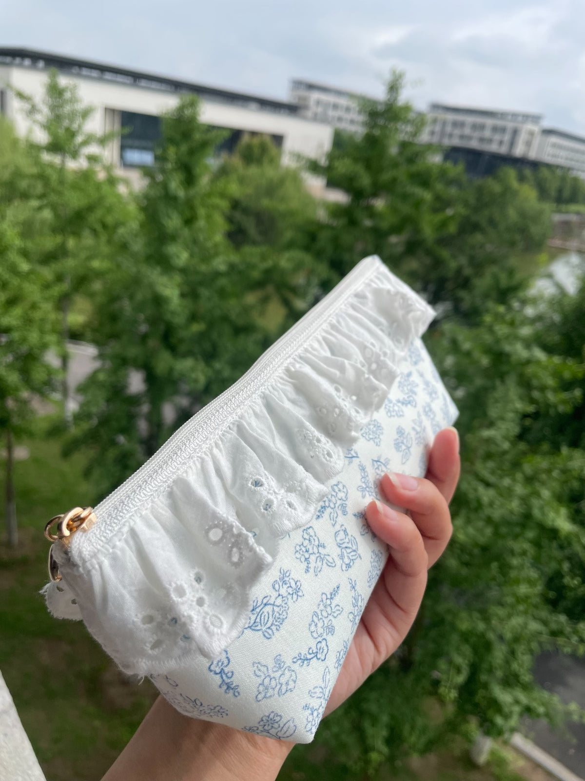白い花柄レースのペンシルケース