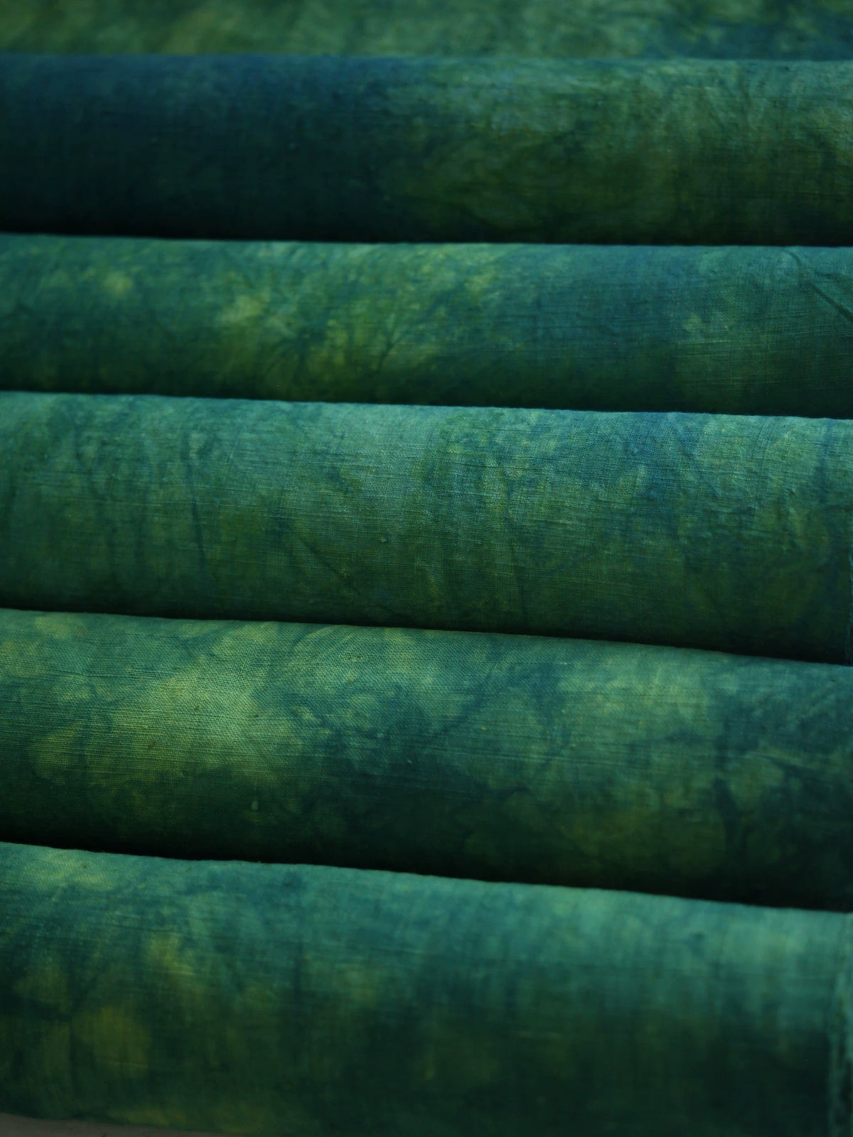 Handgewebter pflanzlich gefärbter Tie-Dye-Baumwollstoff