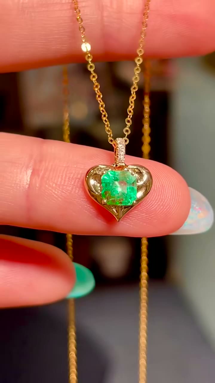 18k Gold Heart Pendant Green Square Gemstone