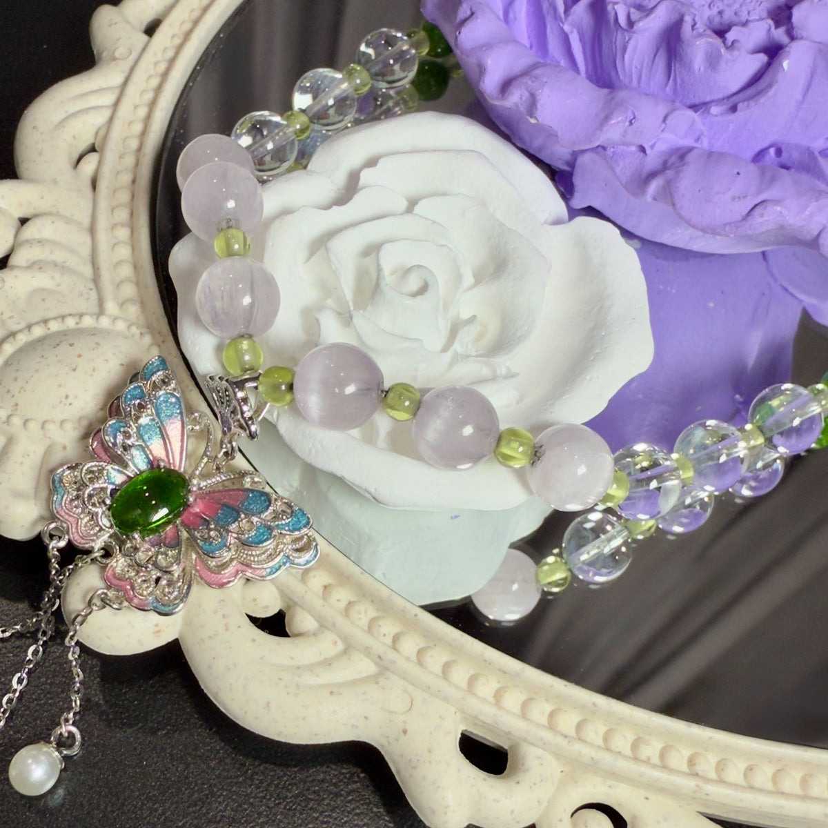 Collier papillon en argent et émail avec perles