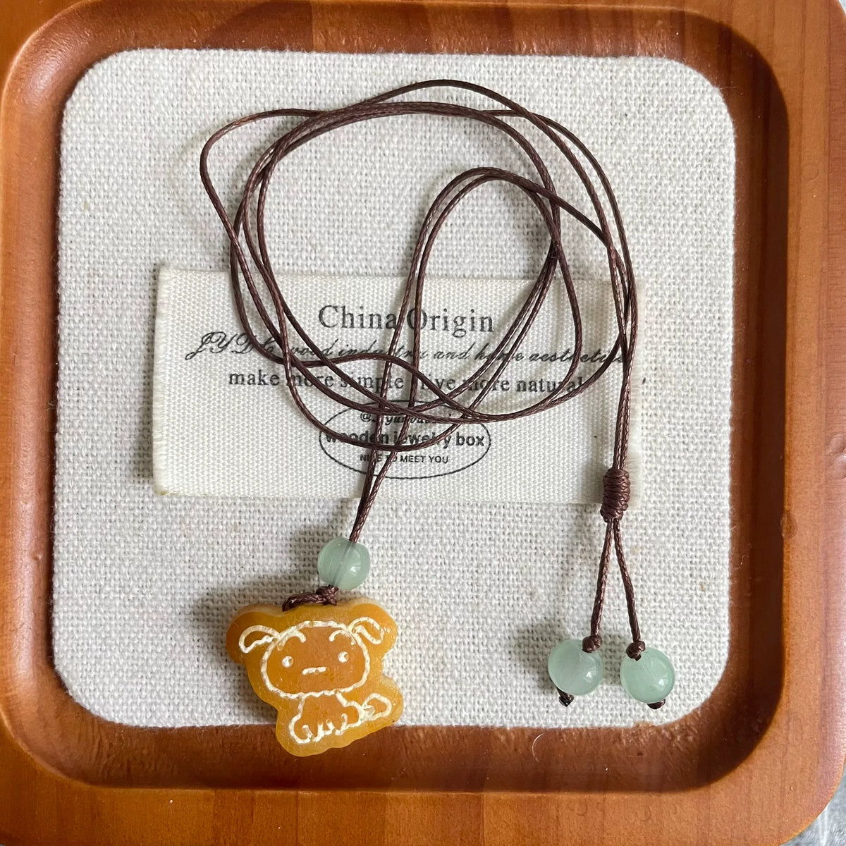 Colar com Pingente Shiro em Âbar Natural de Mel