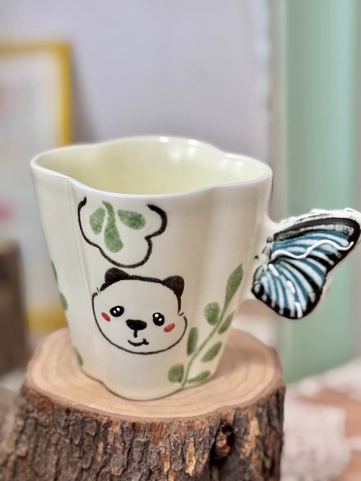 手描きパンダ陶器製マグカップ 蝶の羽ハンドル