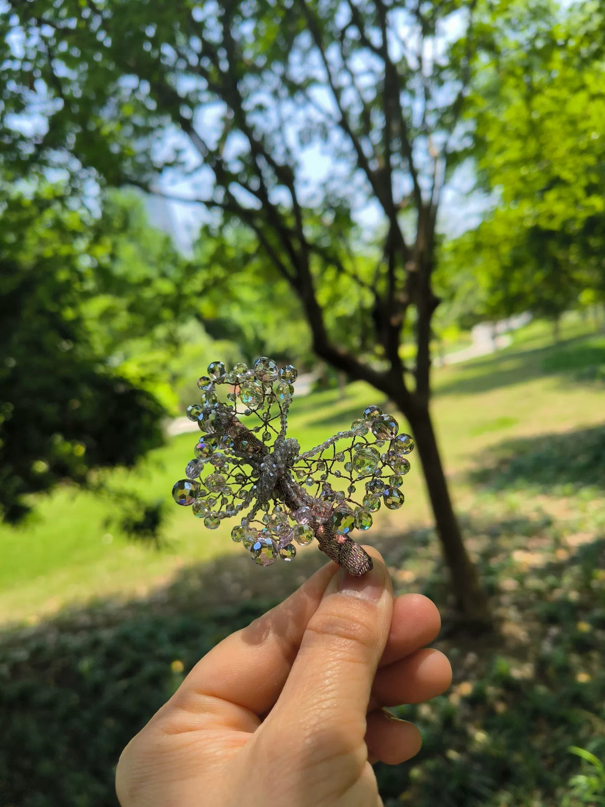 Fermo per capelli a farfalla con cristallo iridescente