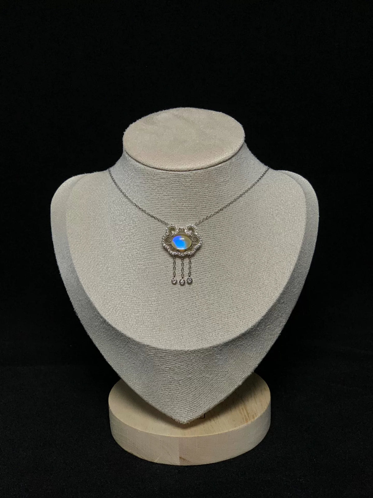 S925 Silber Schmetterlingshalskette mit blauem Kristall-Anhänger