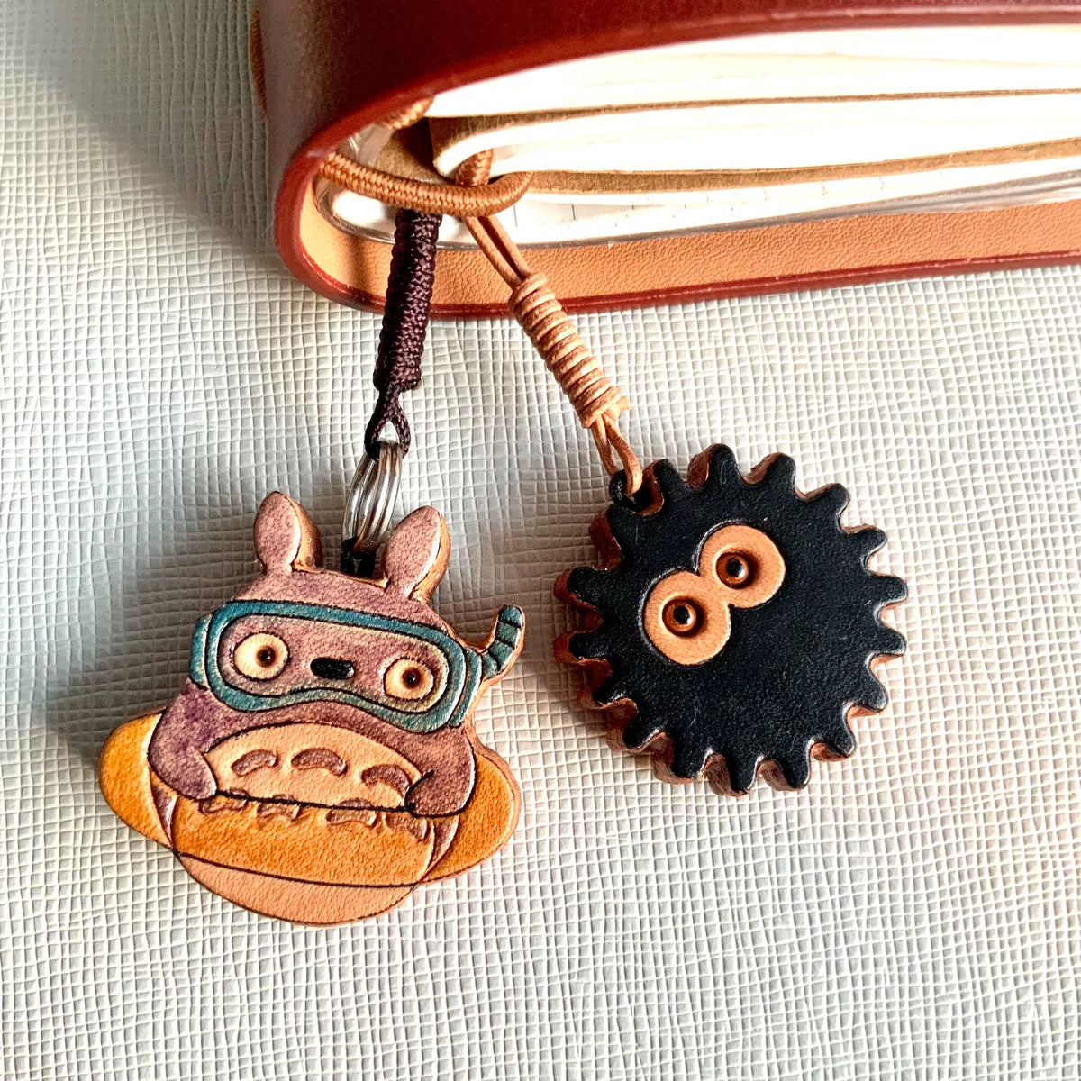 Porte-clés artisanaux en cuir avec cordons