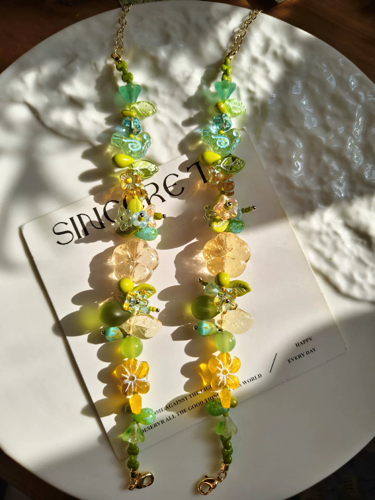 Bracciale con perline di vetro boemo in verde giallo blu