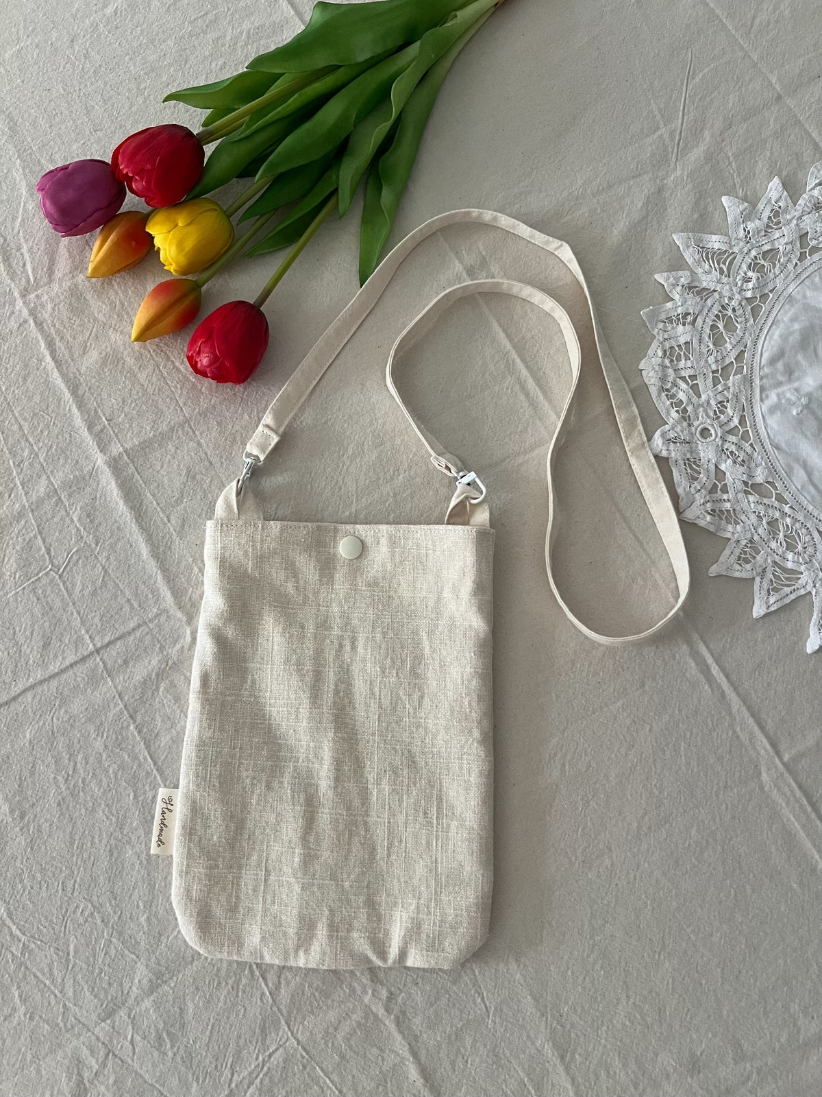 Handgefertigte Baumwoll-Leinen-Handytasche mit Katzen-Applikation