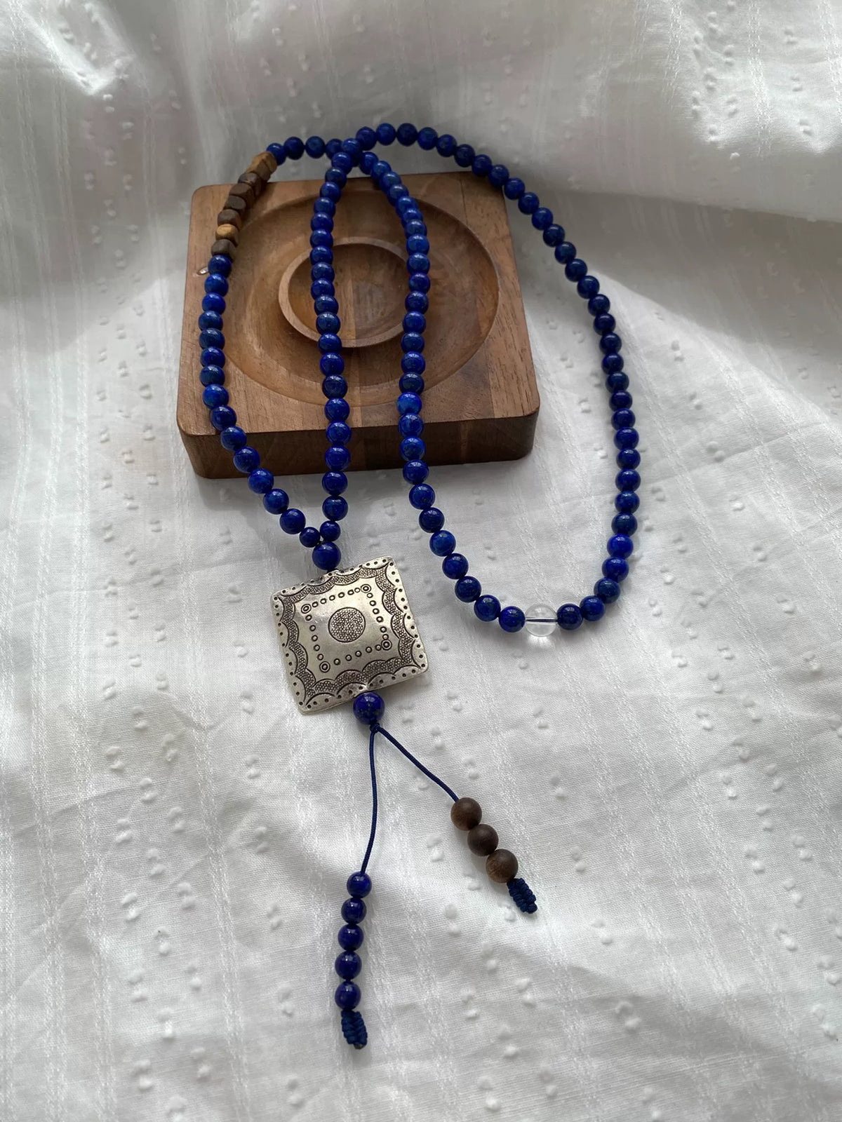 Collana lunga a perline in lapislazzuli
