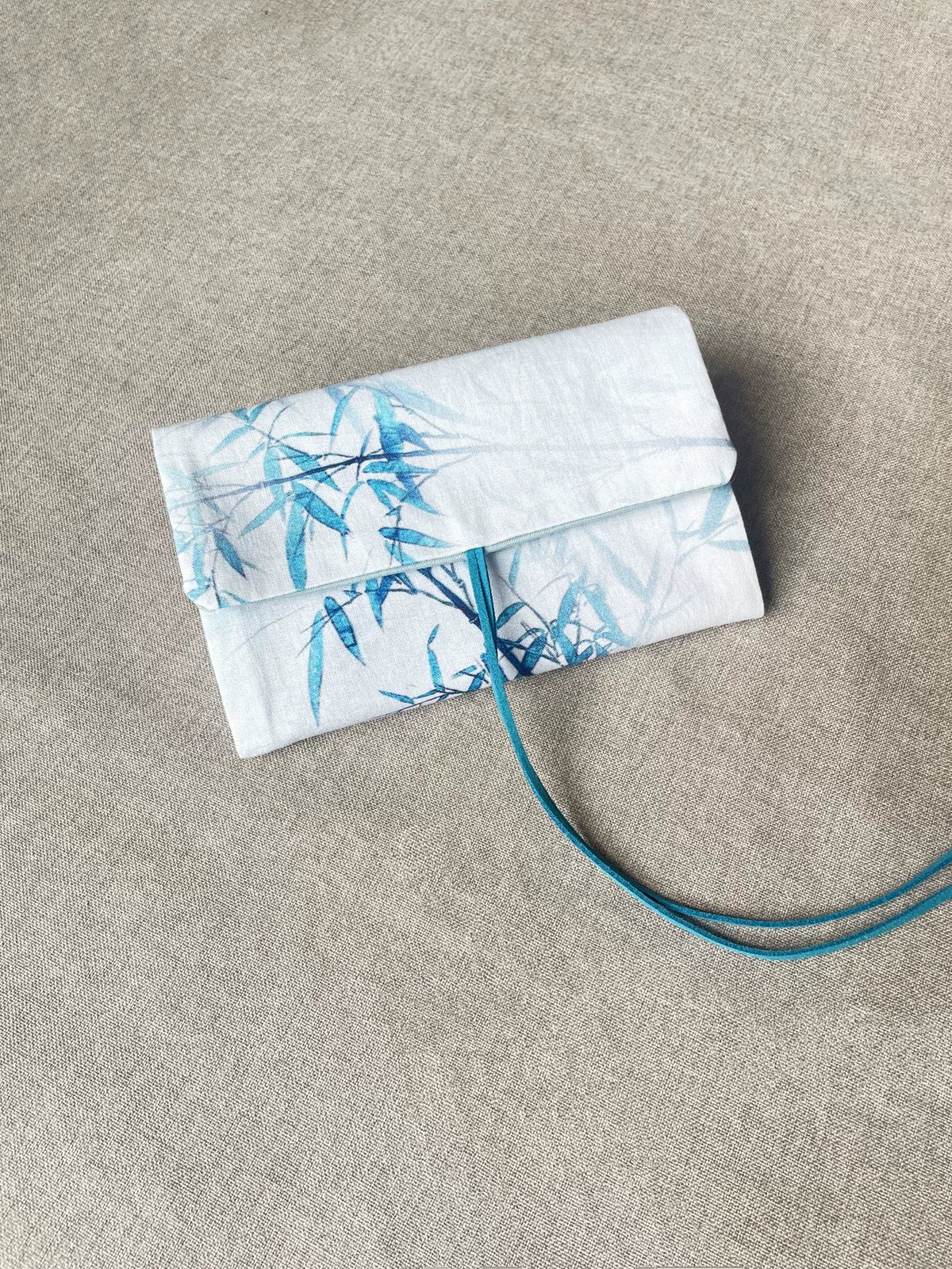 Pochethette pour cartes de tarot en coton motif bambou bleu