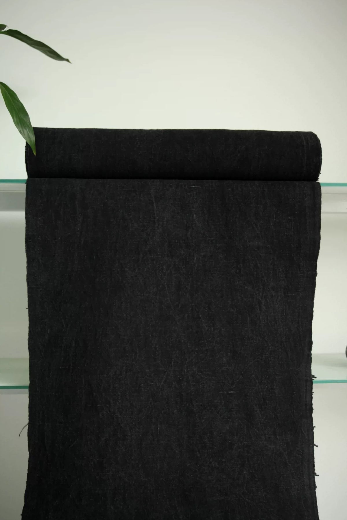 Tecido de Algodão Preto Tingido Botanicamente à Mão
