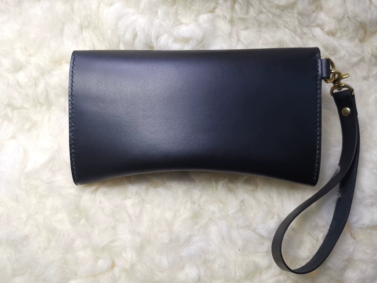 Bolso de mano y funda para móvil de cuero de grano entero cosido a mano