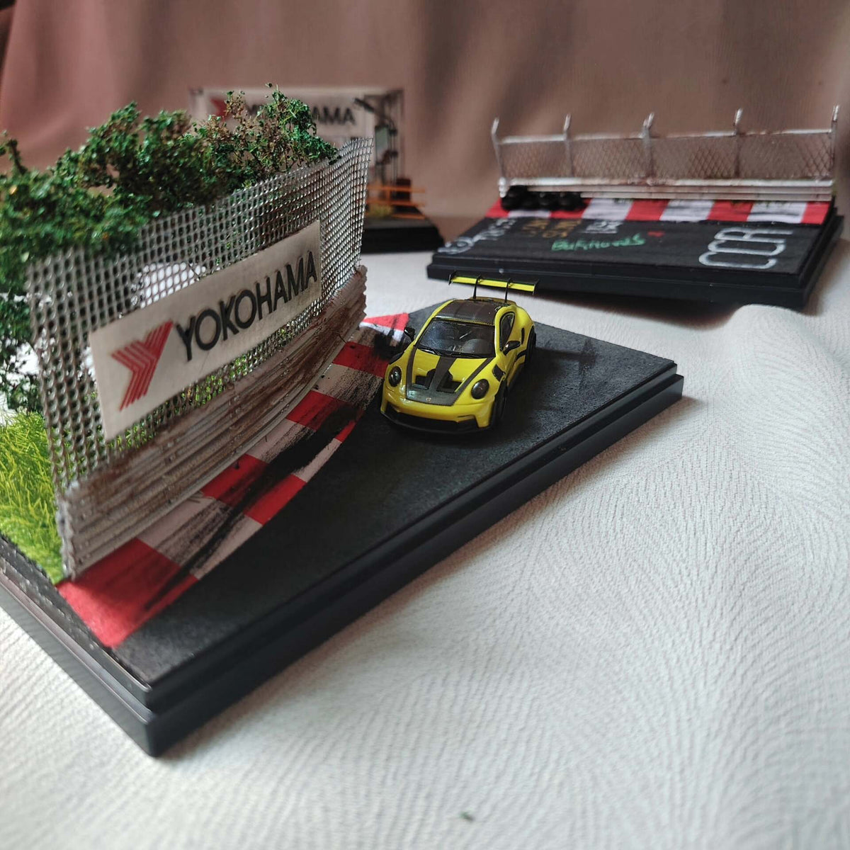 Diorama-Rennstrecke-Basis für Modellautos Maßstab 1:64