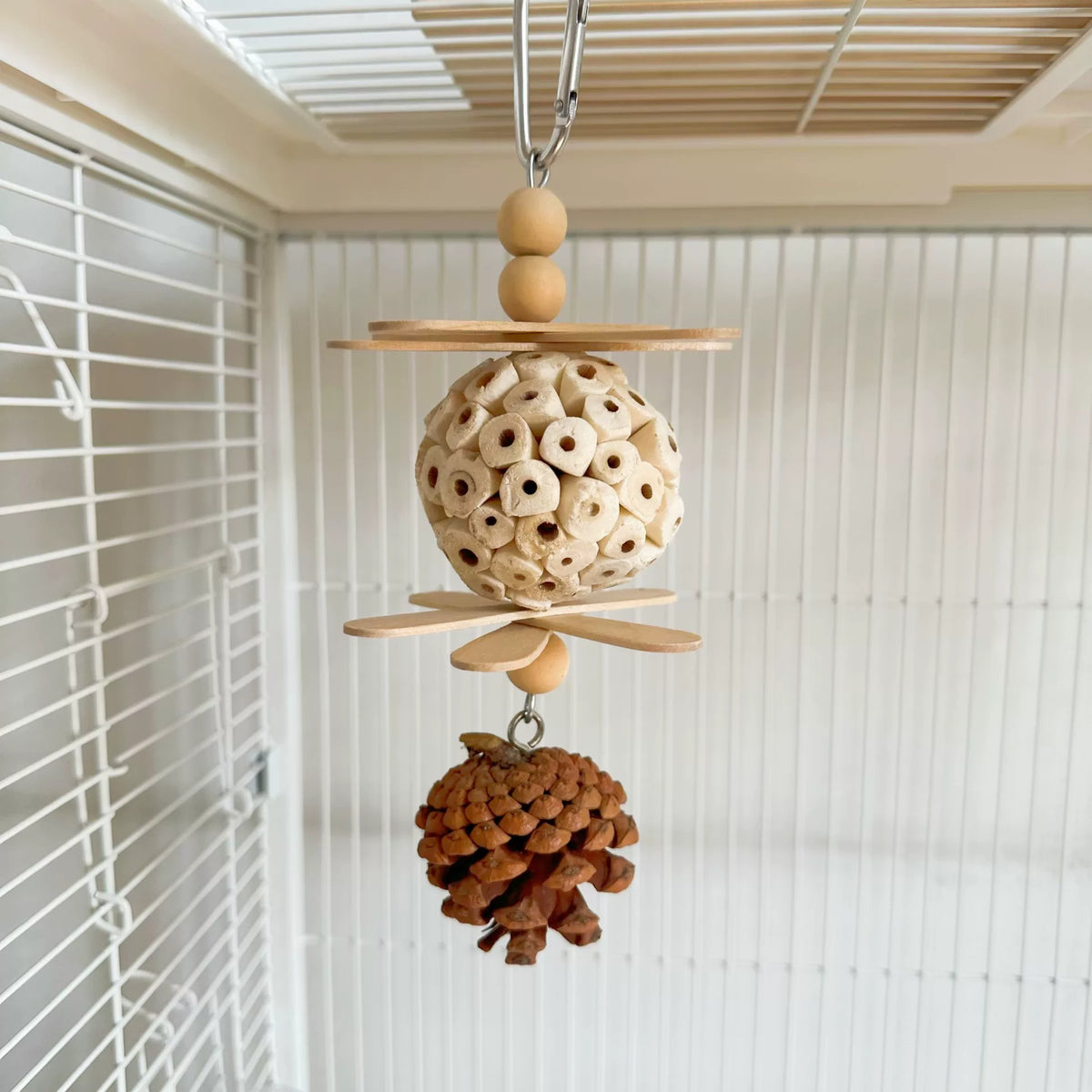 Juguetes para loros con bola de médula natural