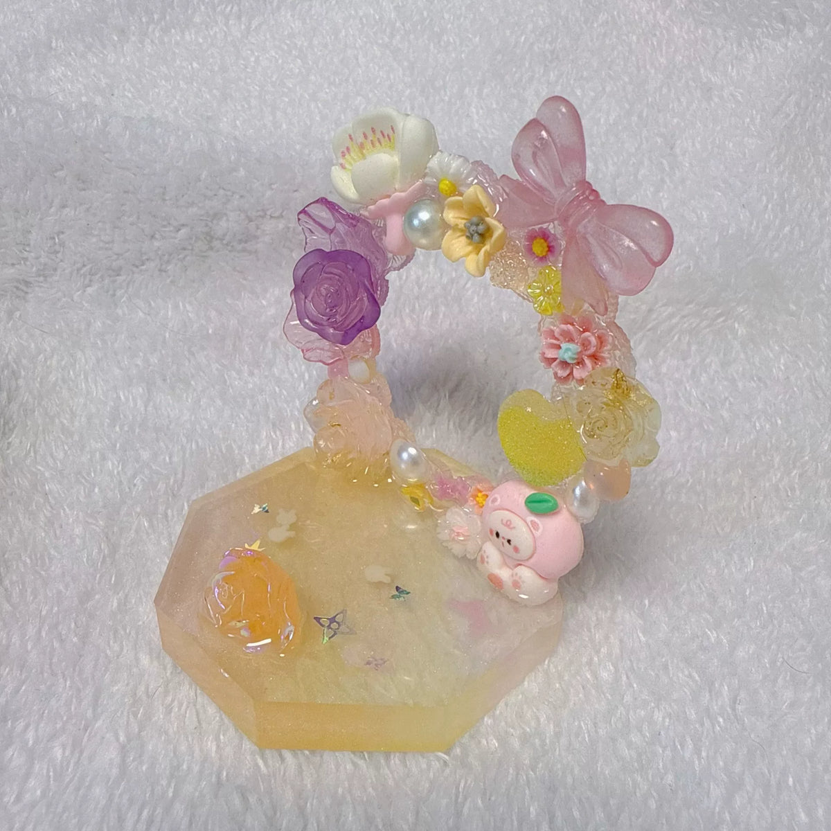 Soporte para móvil de resina hexagonal con anillo floral