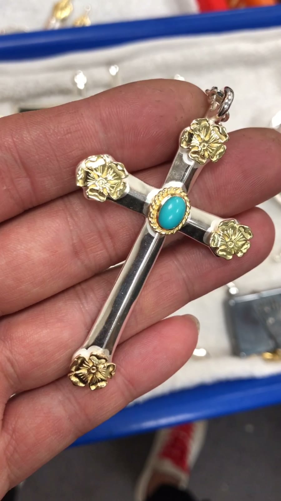 Ciondolo Croce Goros in Turchese e Oro 18k
