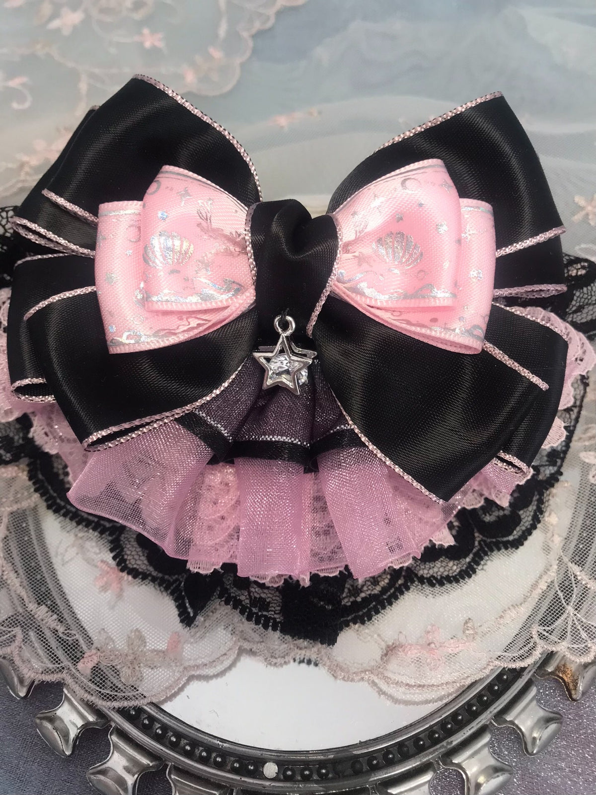 Pinza para el pelo con lazo de encaje rosa y negro