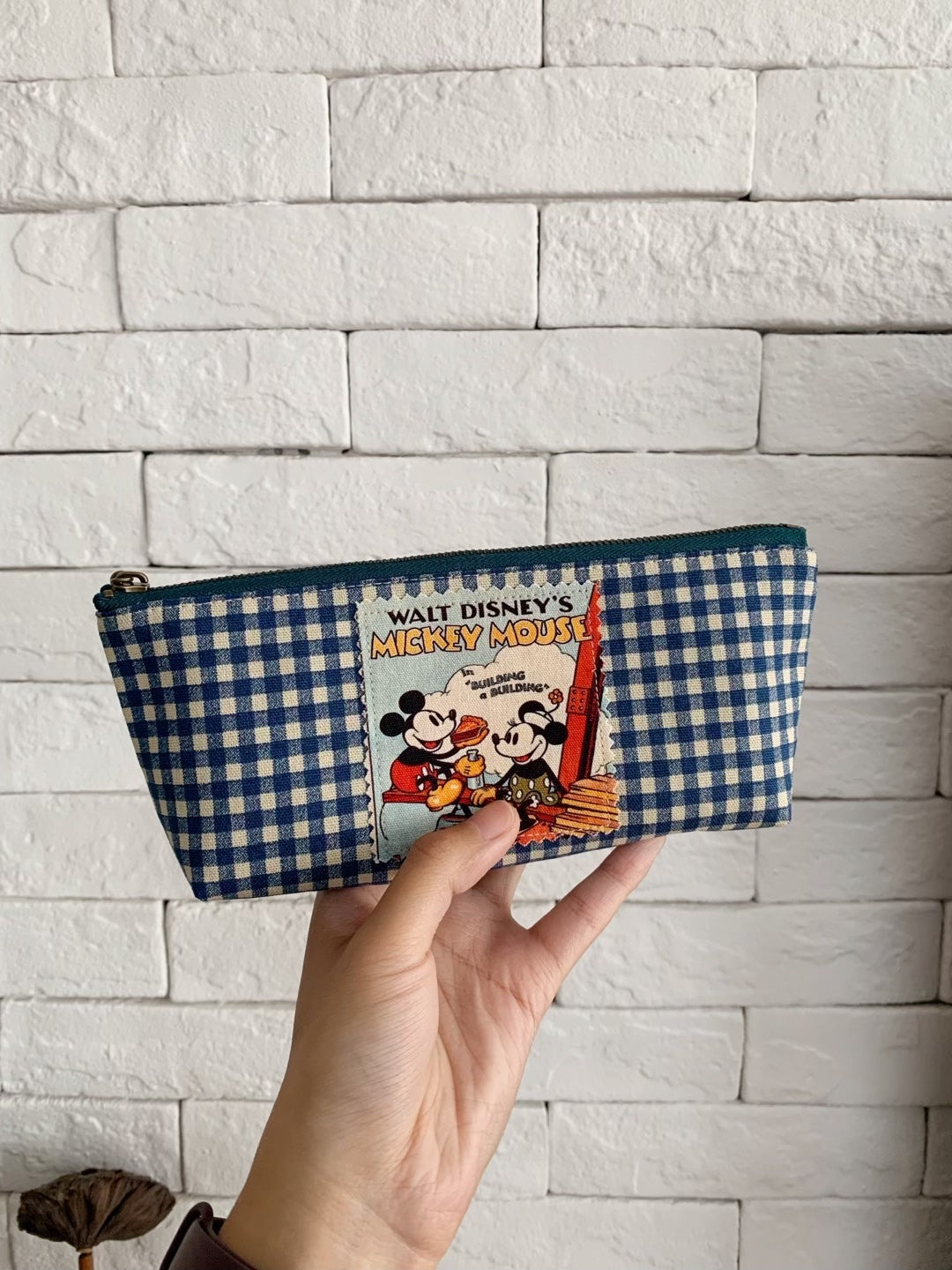 Trousse en coton vichy faite main avec patch Mickey