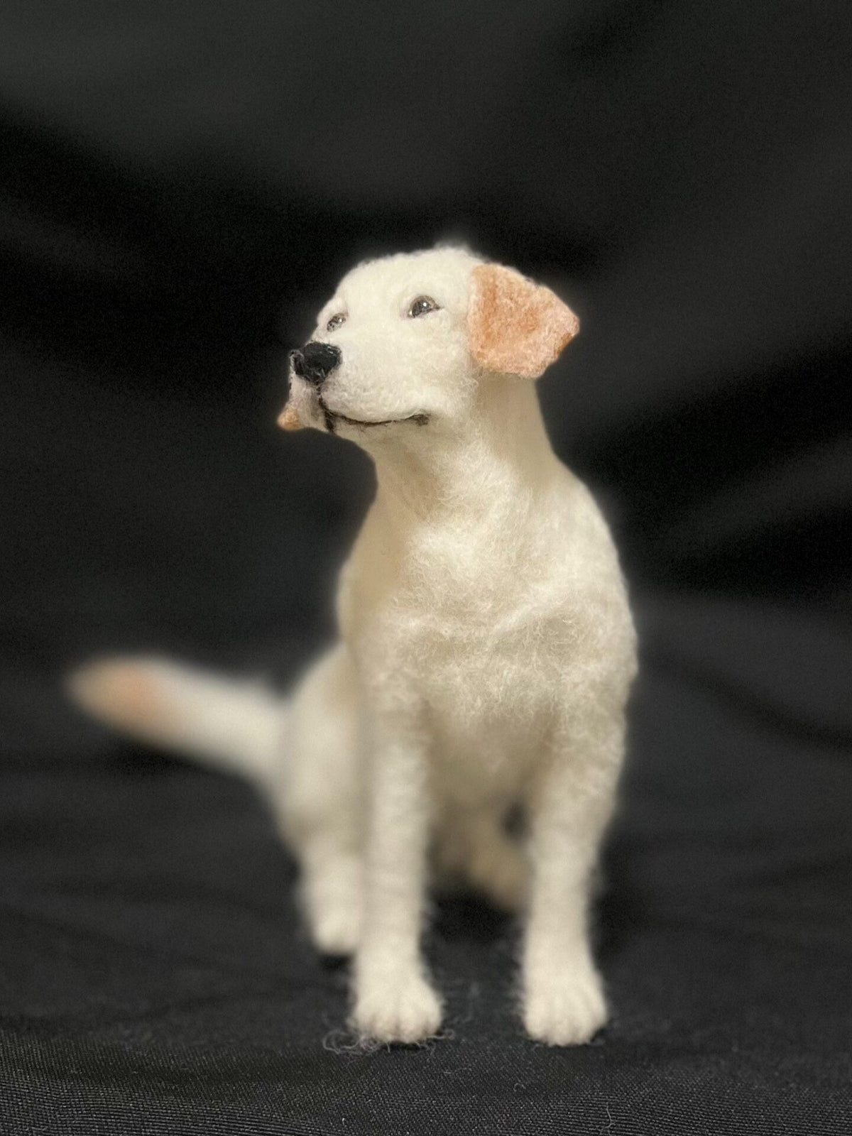 Figurine Chien en Feutre de Laine Assis 11,5 cm