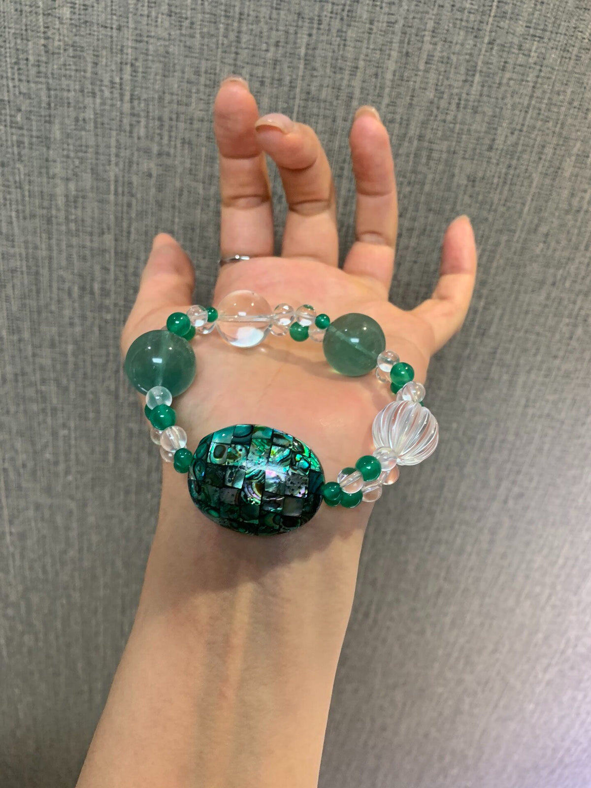 Pulseira de Contas Verde Mar Profundo com Madrepérola