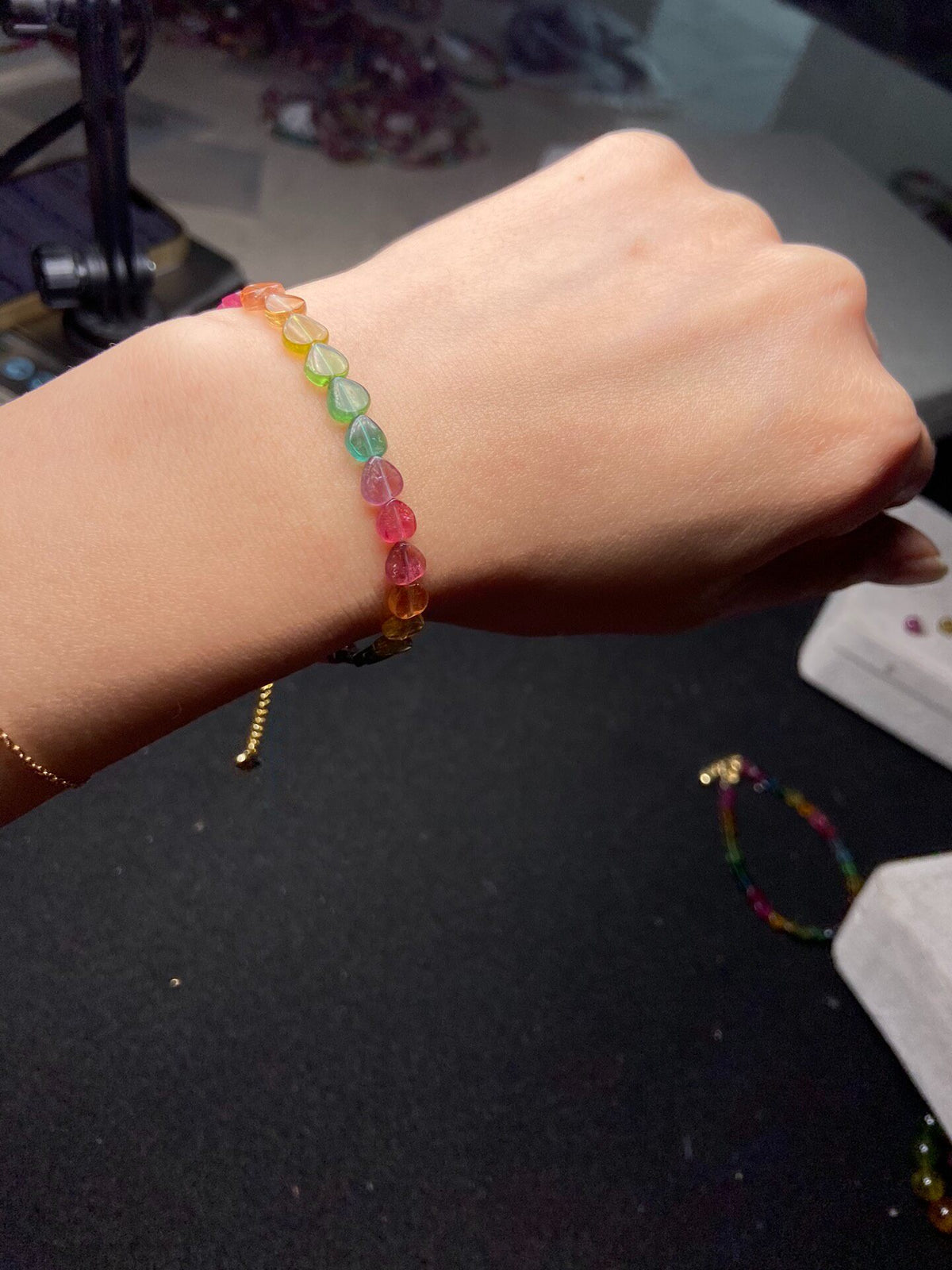 Herzförmiges Turmalin-Regenbogen-Armband