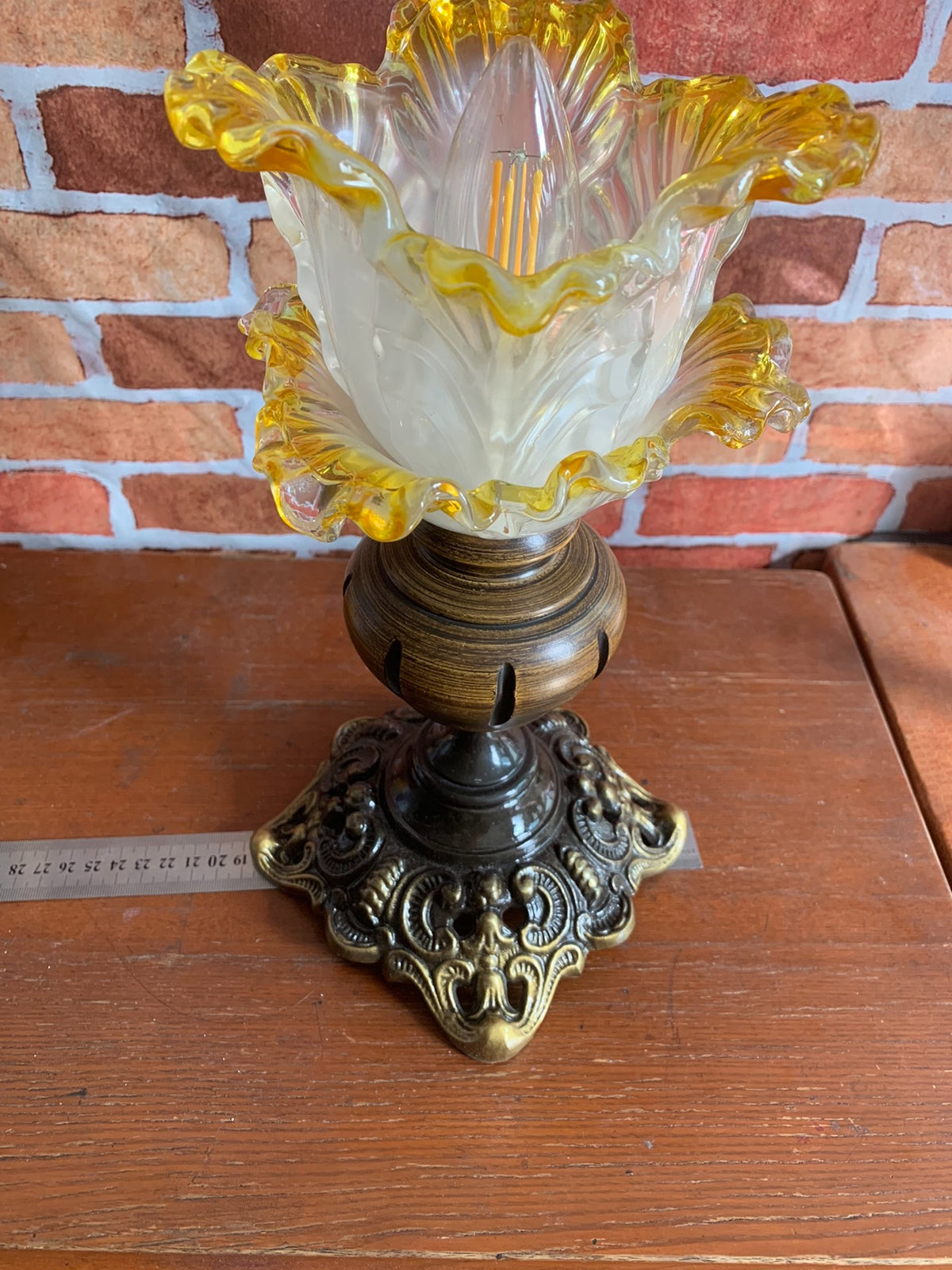 Candeeira de Mesa com Abúp de Vidro Vintage
