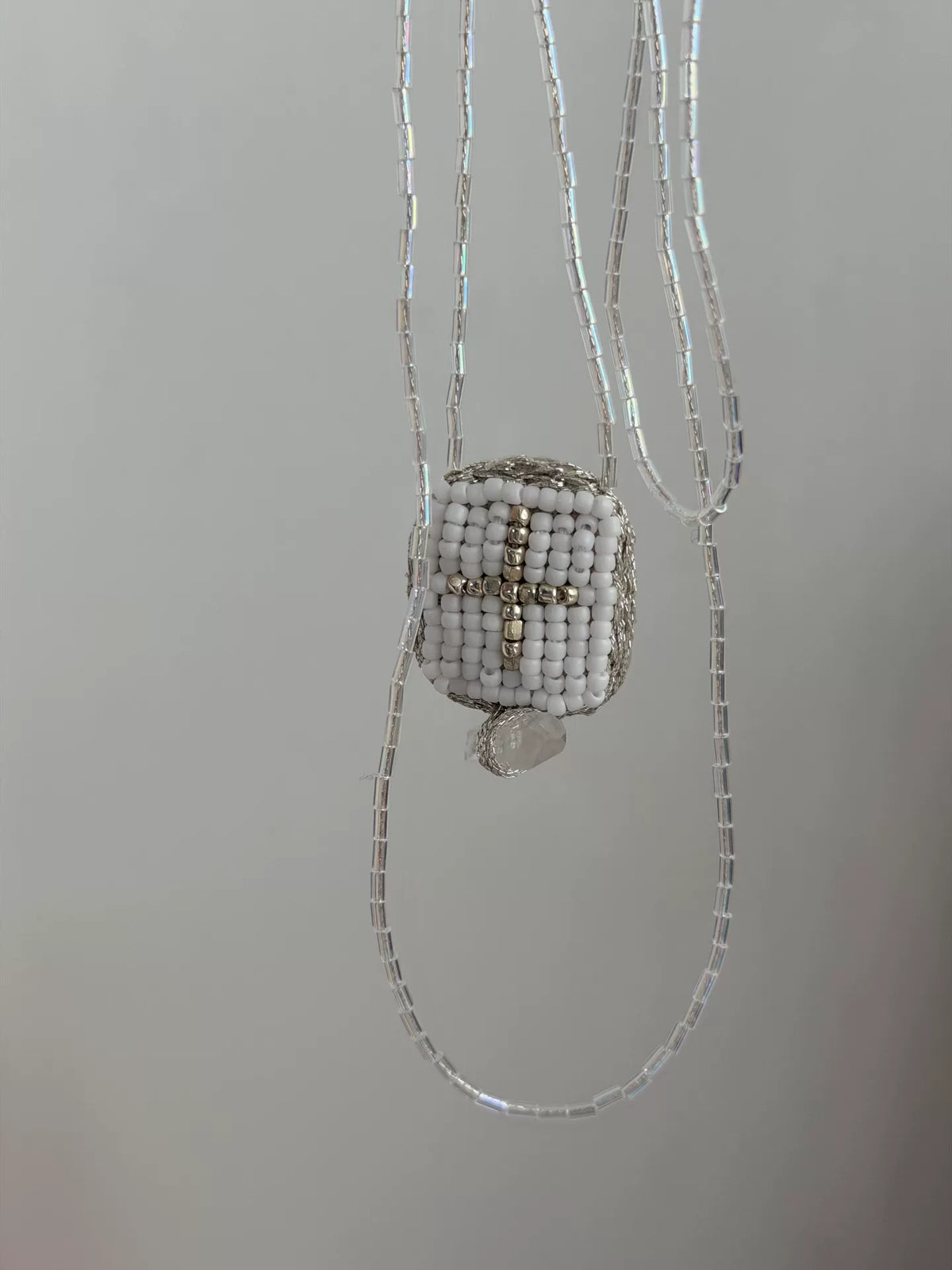 Collana con Ciondolo a Croce in Perline e Quarzo