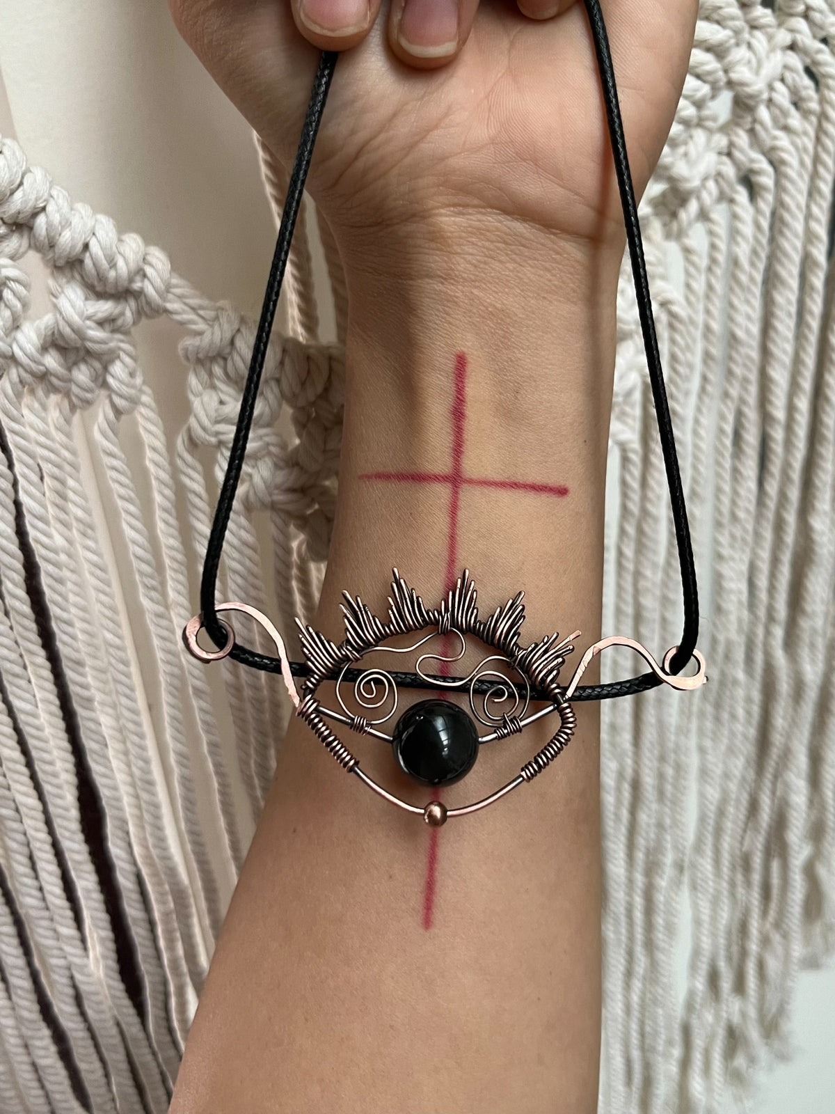 Collar Artesanal de Ojo de Obsidiana Envuelto en Cobre